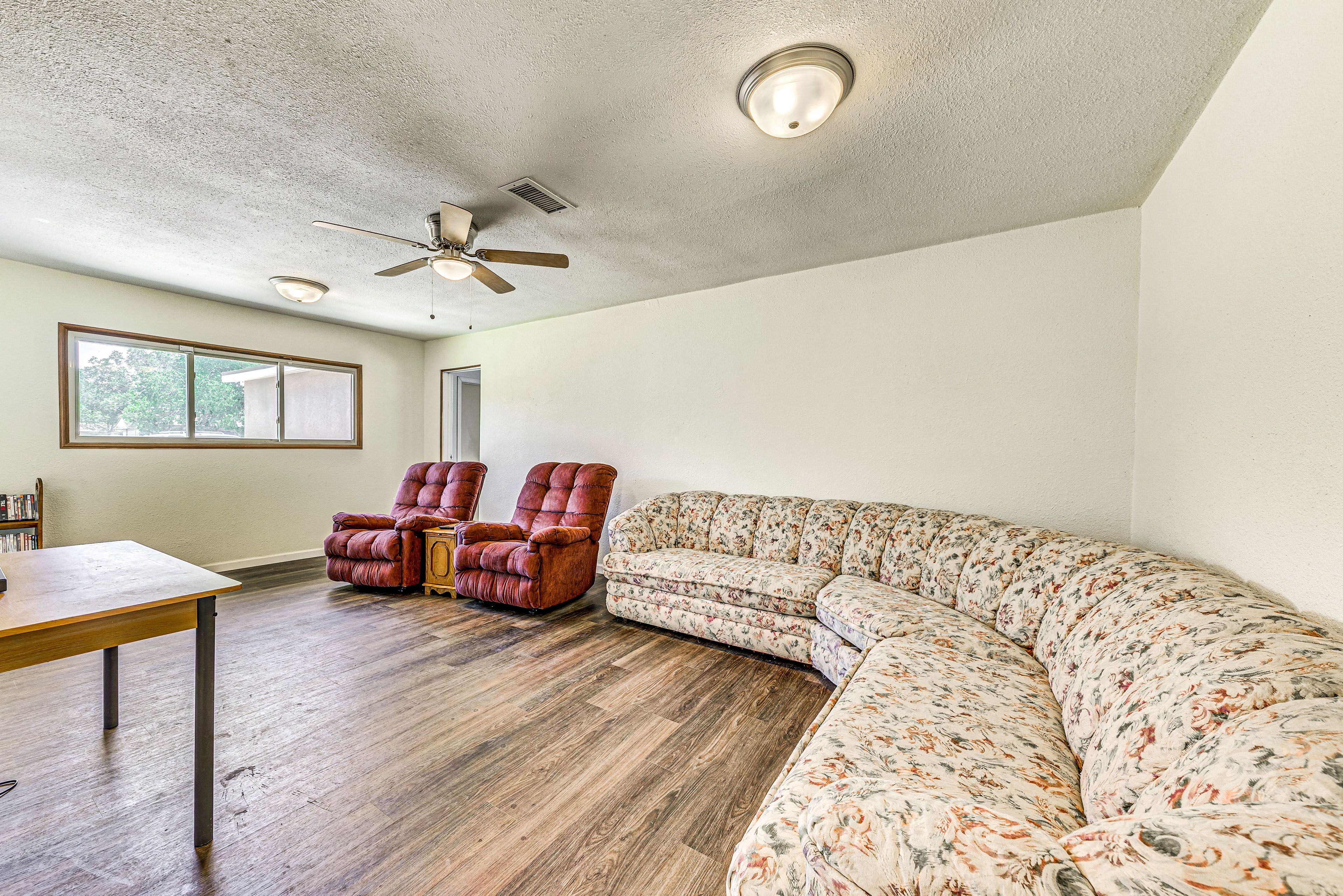 Living Room | Free WiFi