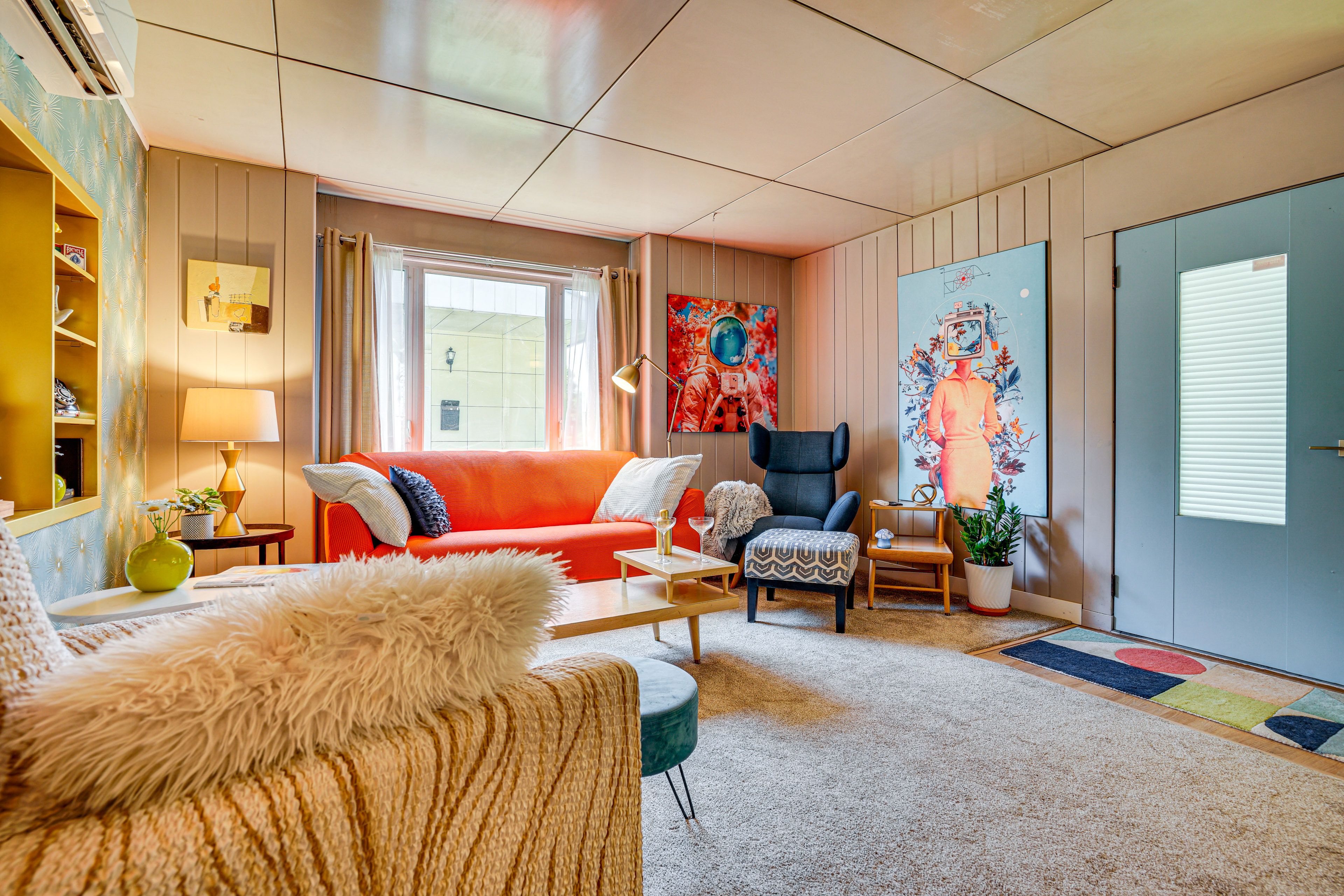 Living Room | Free WiFi | Board Games & Books