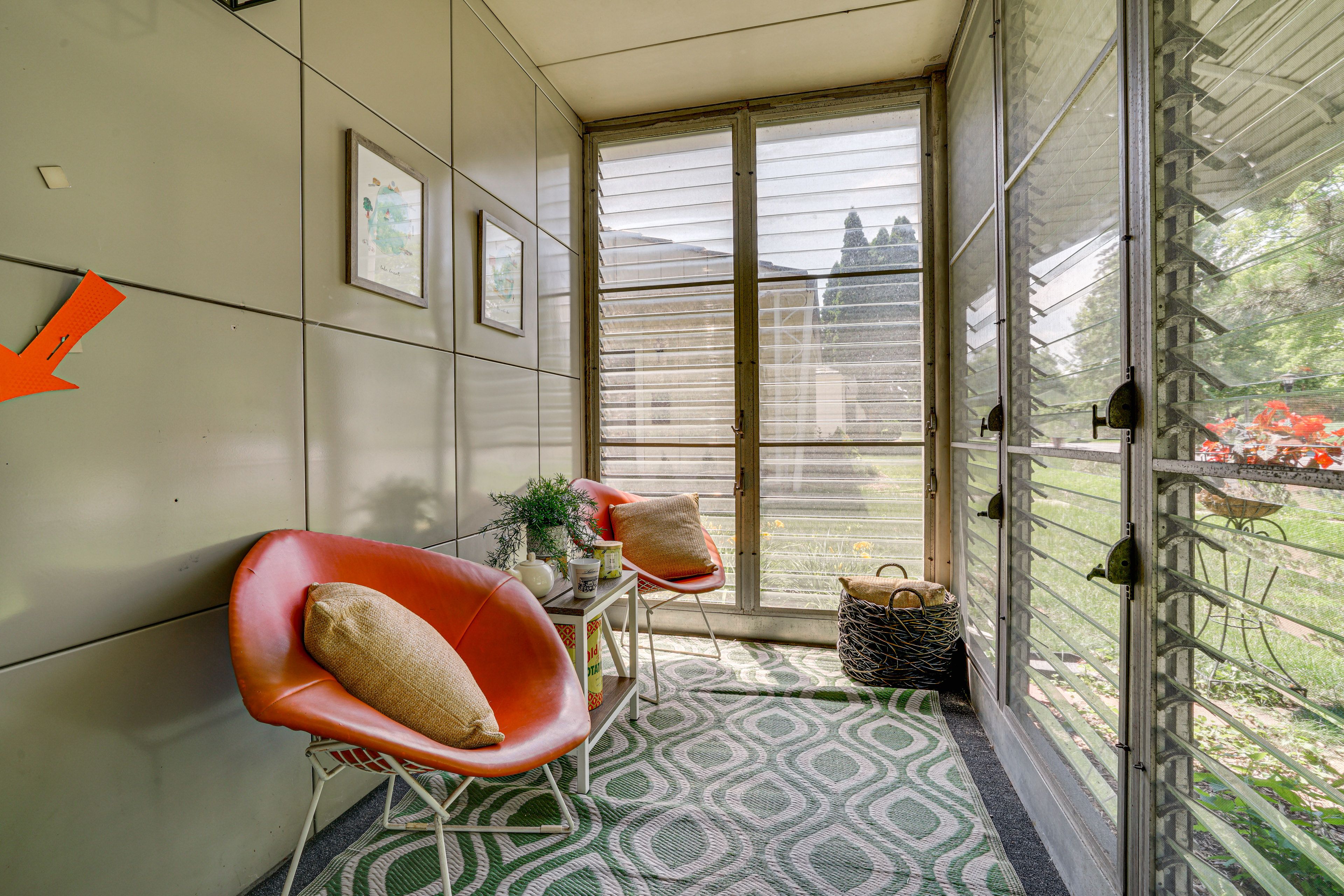 Screened Porch | Self Check-In | 4 Mi to Minneapolis Convention Center
