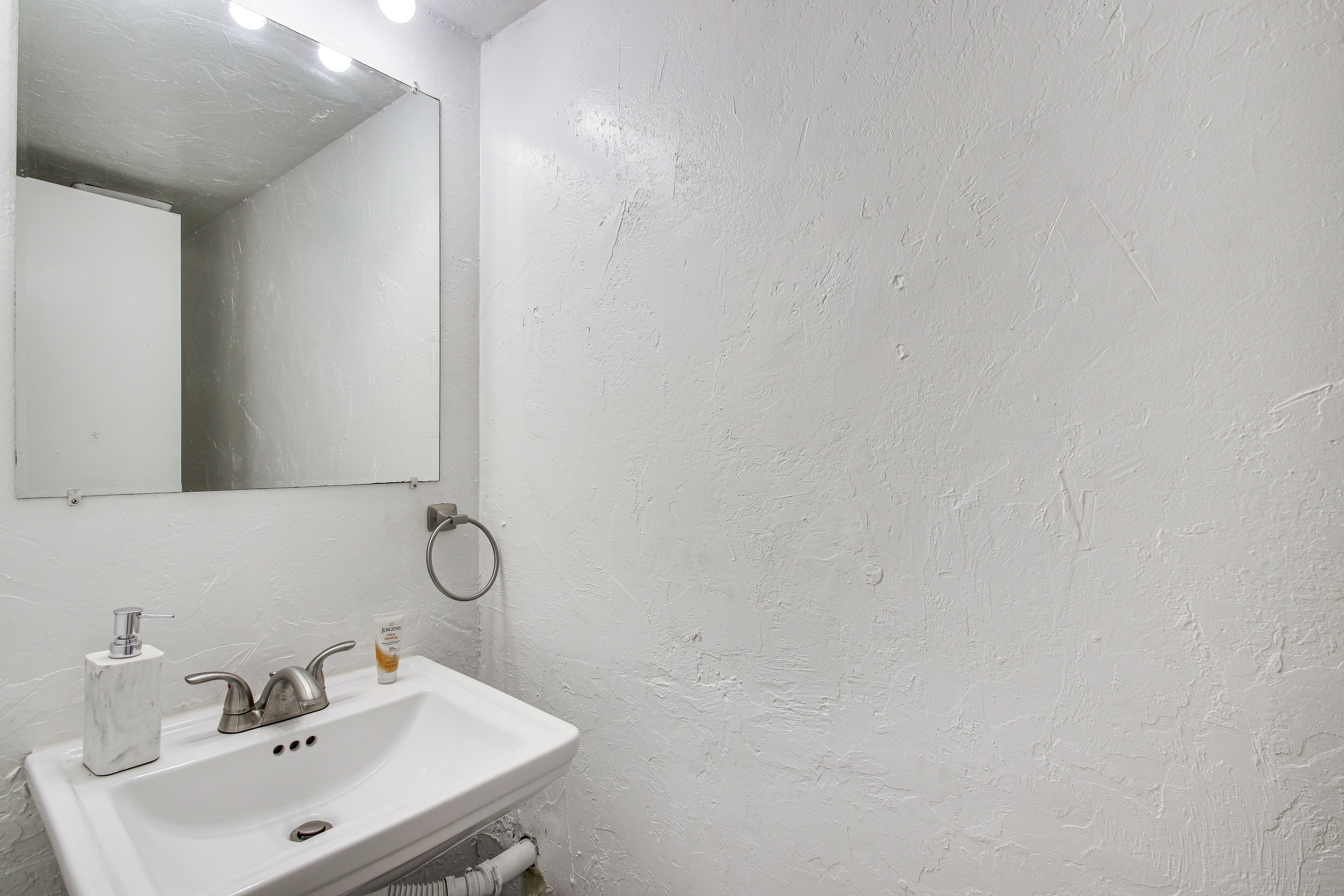 Half Bathroom | 1st Floor