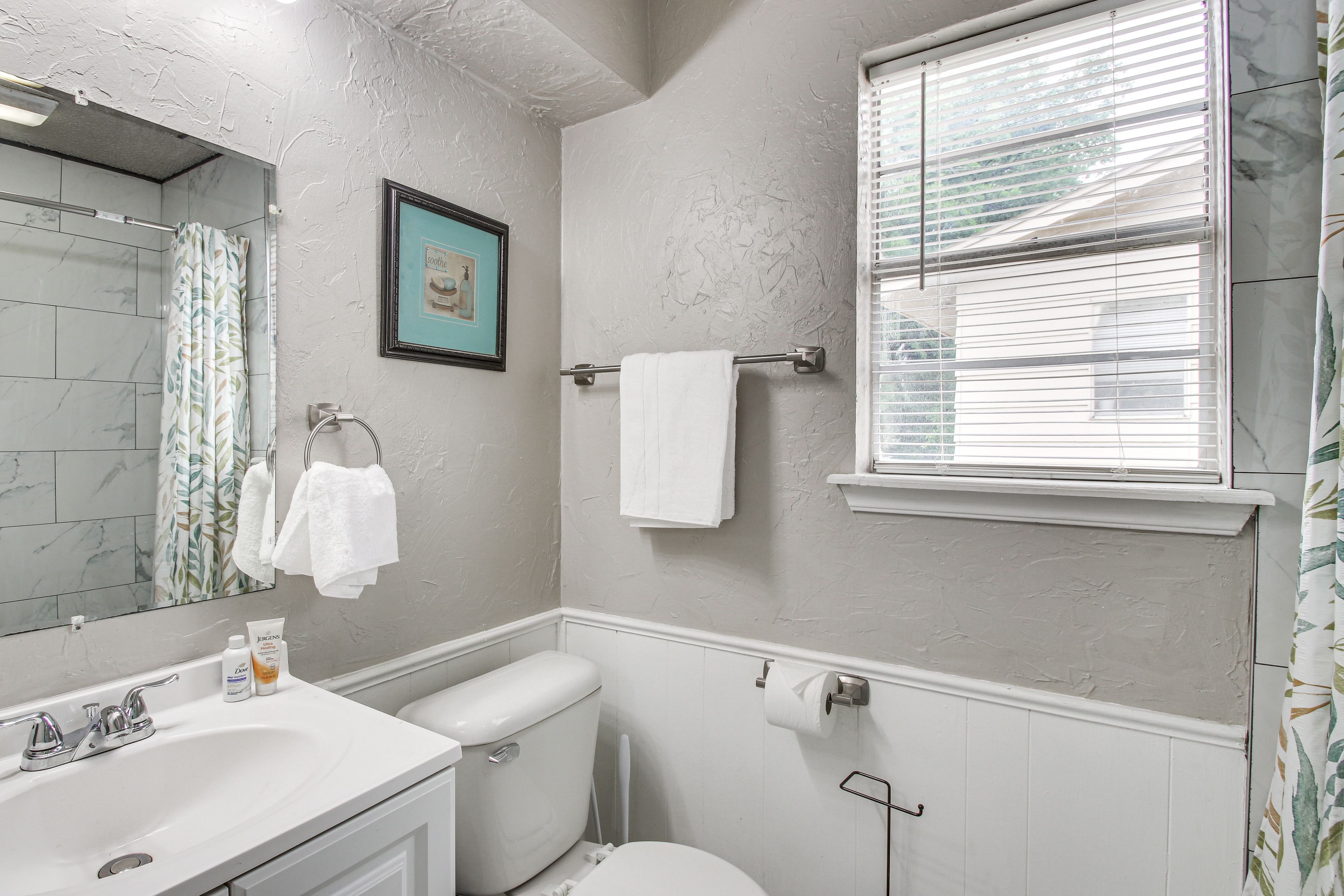En-Suite Bathroom | 2nd Floor | Towels Provided
