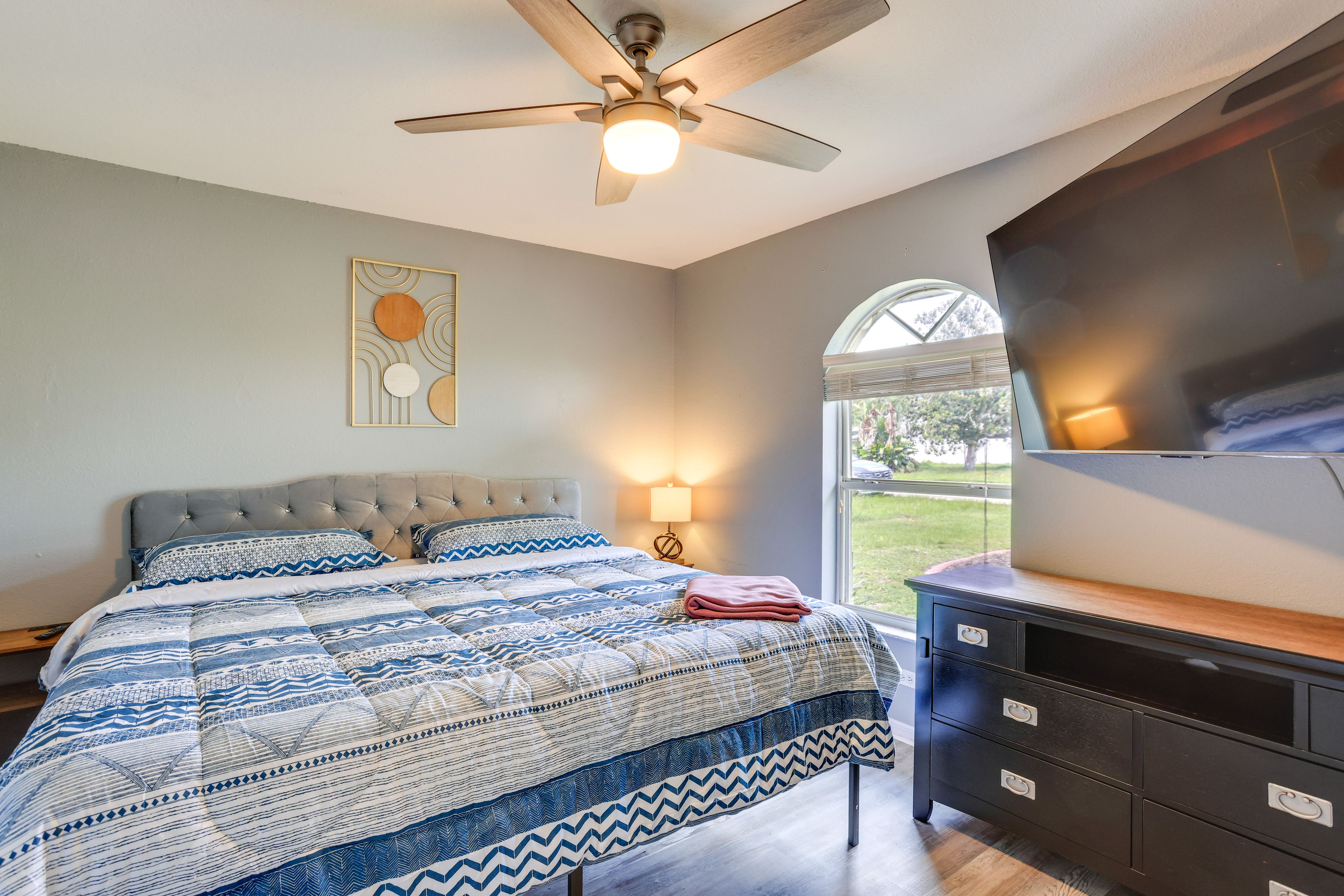 Bedroom 1 | King Bed | Smart TV