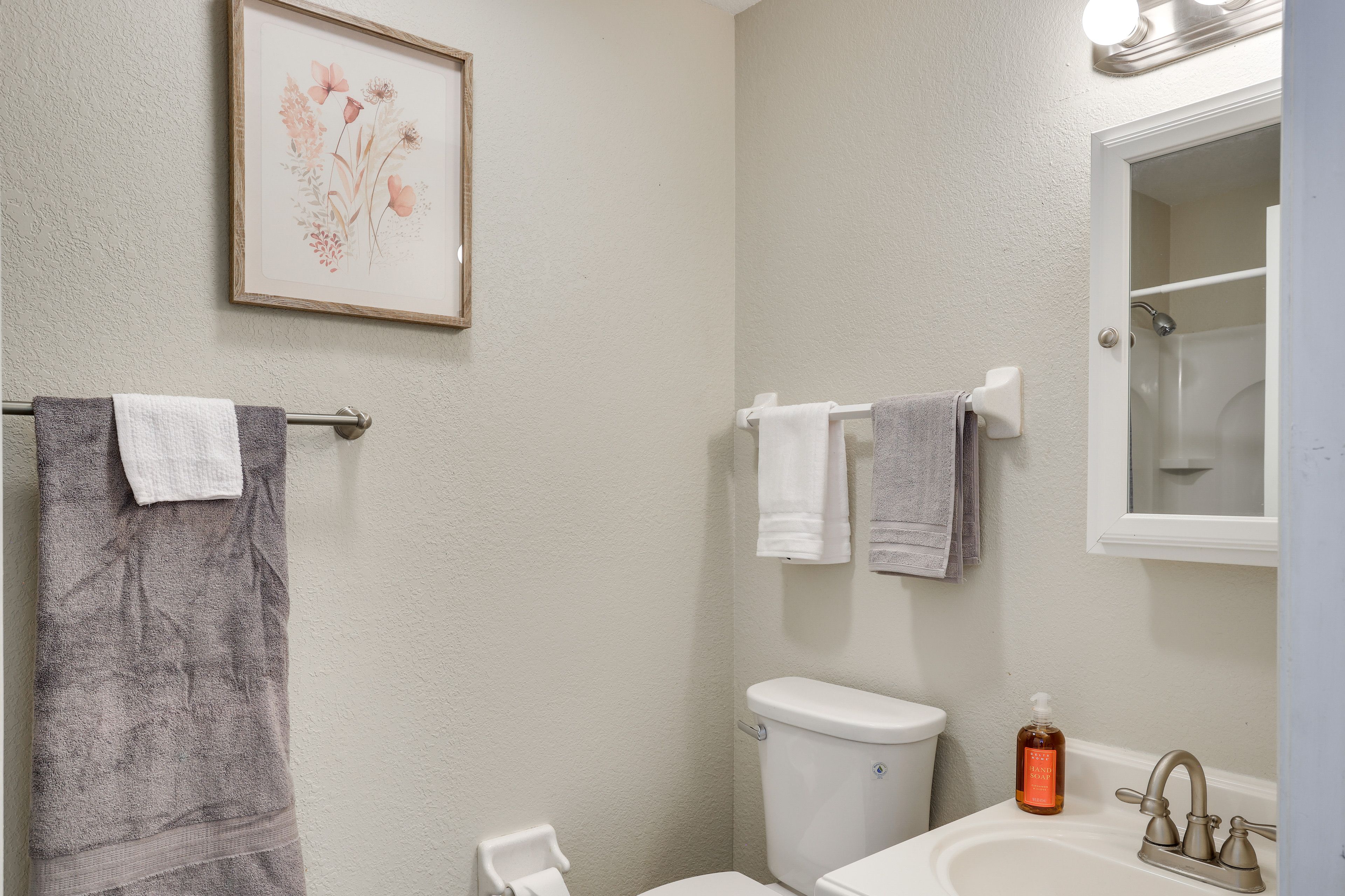 Full Bathroom | Complimentary Toiletries