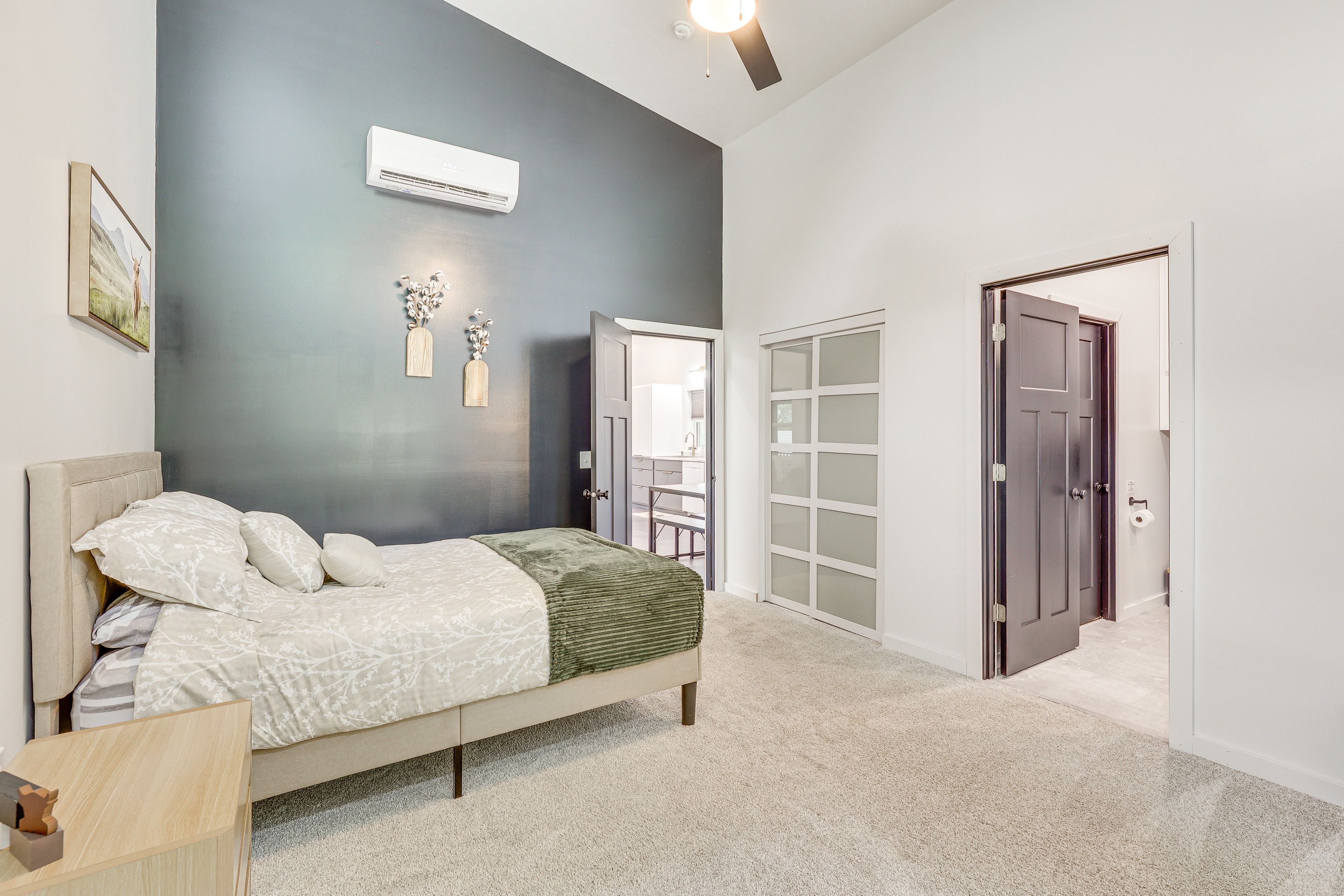 Bedroom 1 | Queen Bed | En-Suite Bathroom