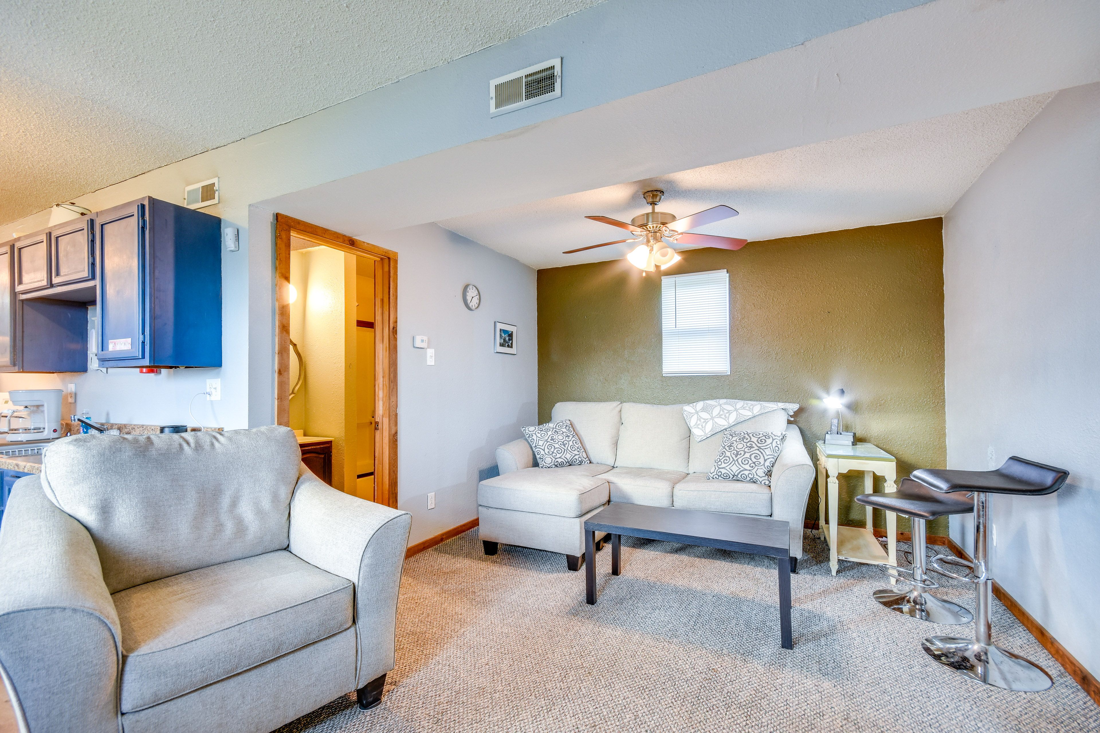 Living Room | Cable TV | Central A/C