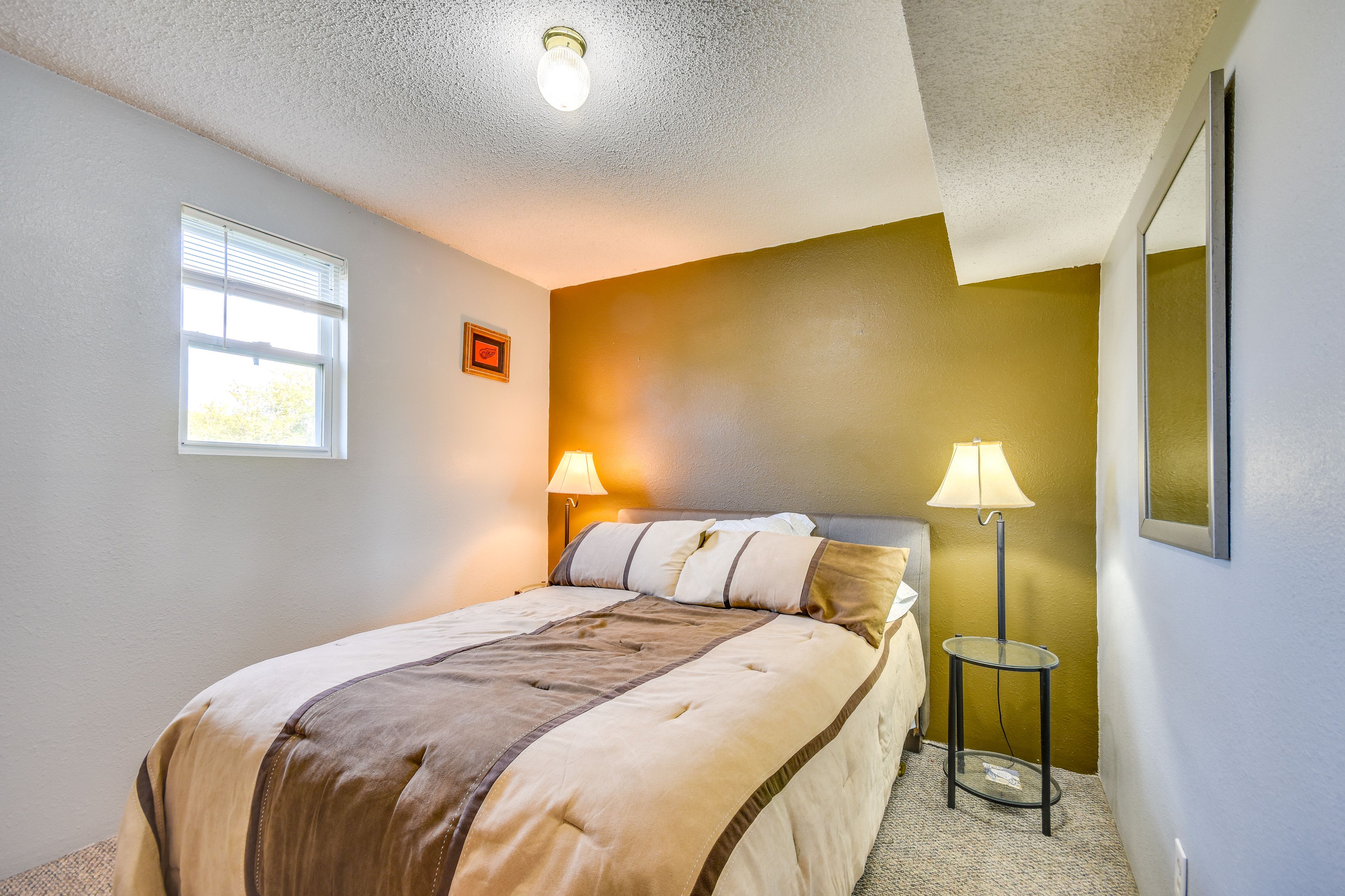 Bedroom 2 | Queen Bed