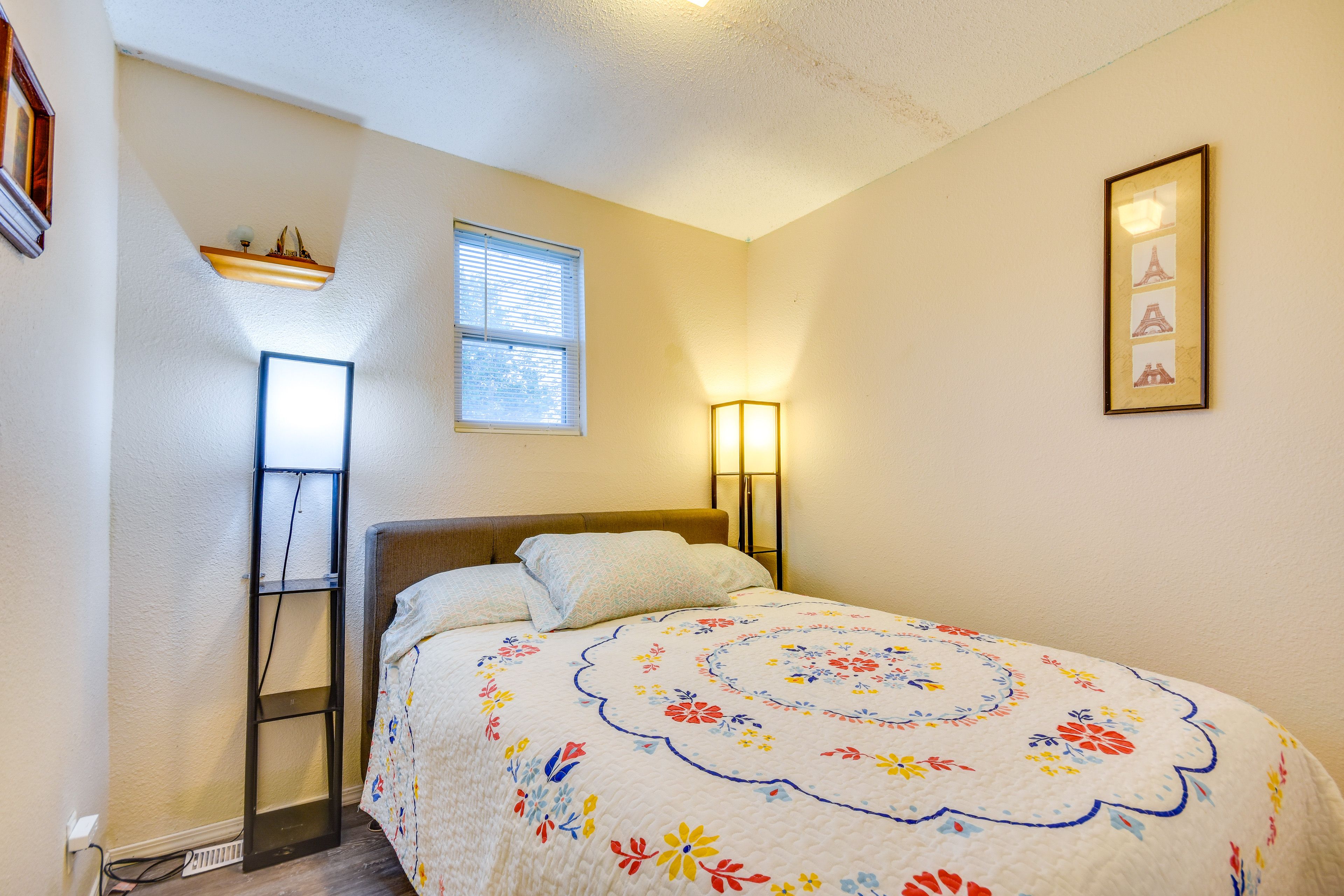 Bedroom 2 | Queen Bed