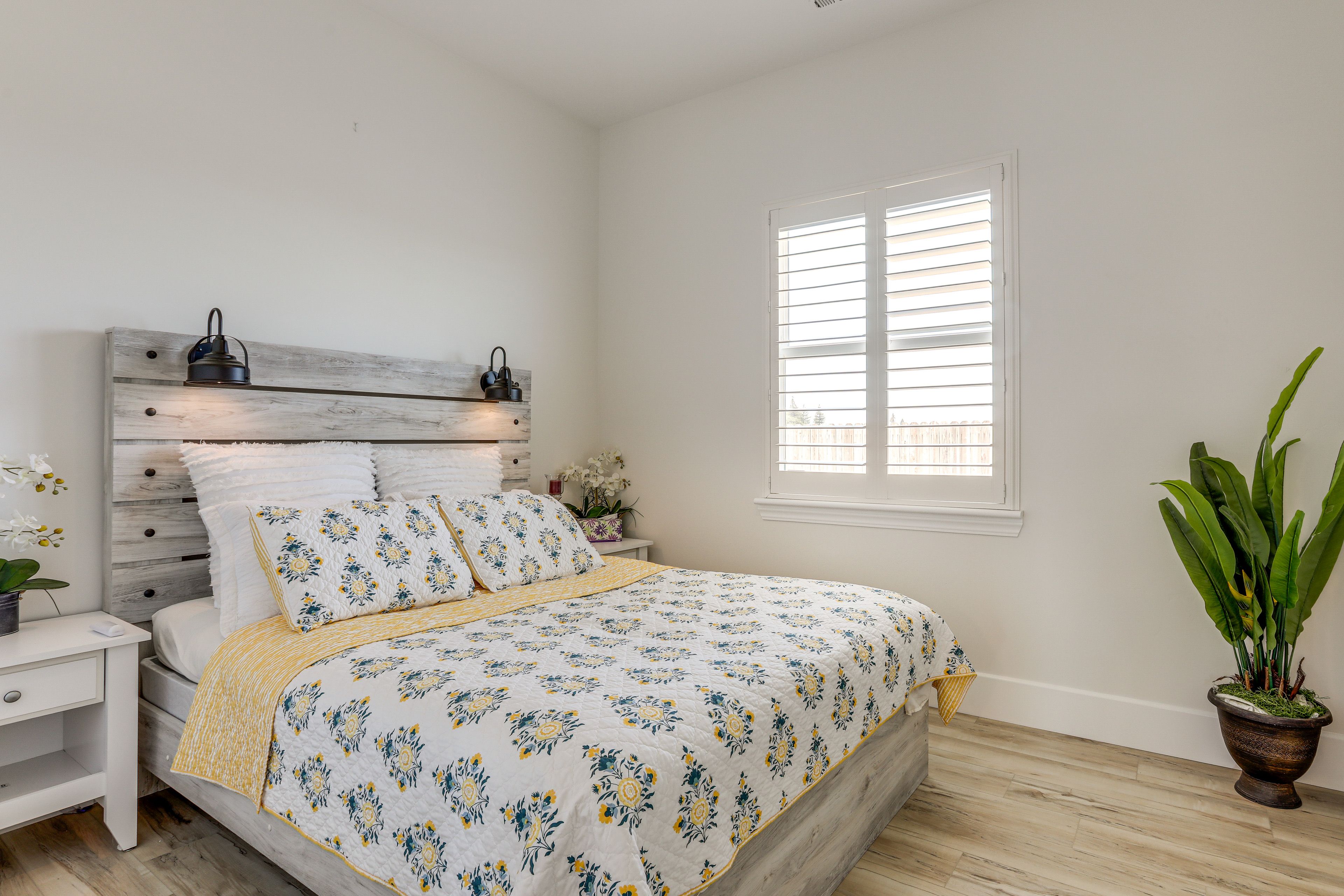 Bedroom 2 | Queen Bed