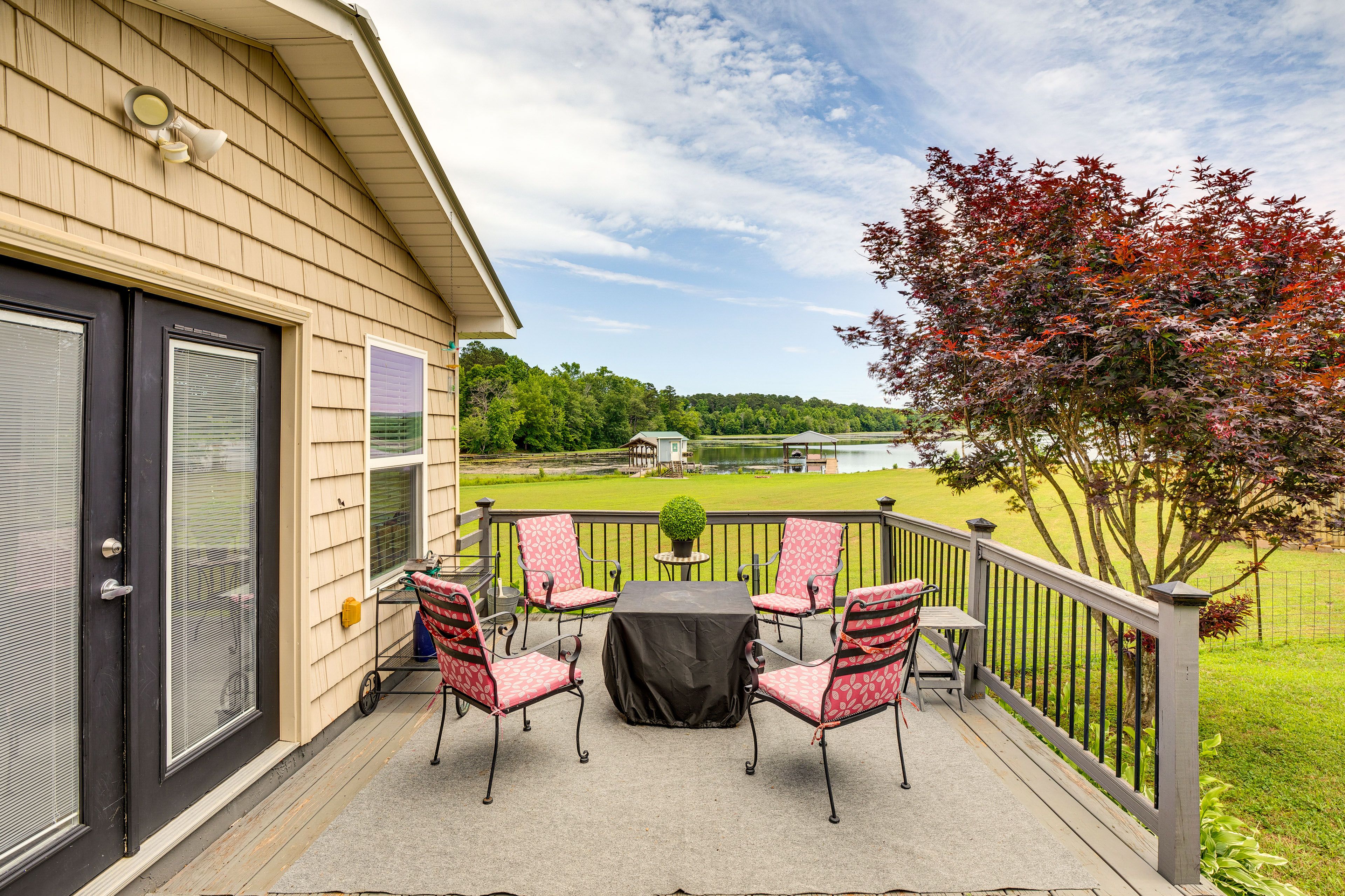 Furnished Patio | Gas Fire Pit