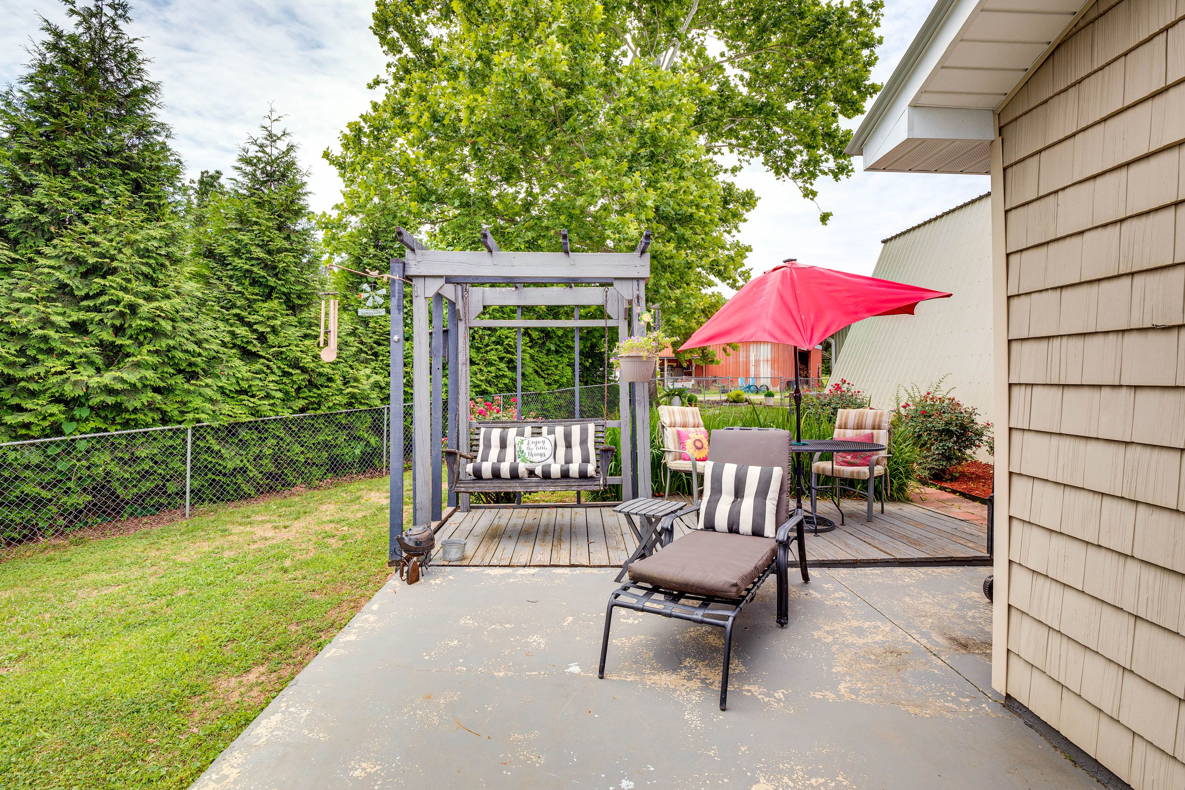 Furnished Deck/Patio | Charcoal Grill