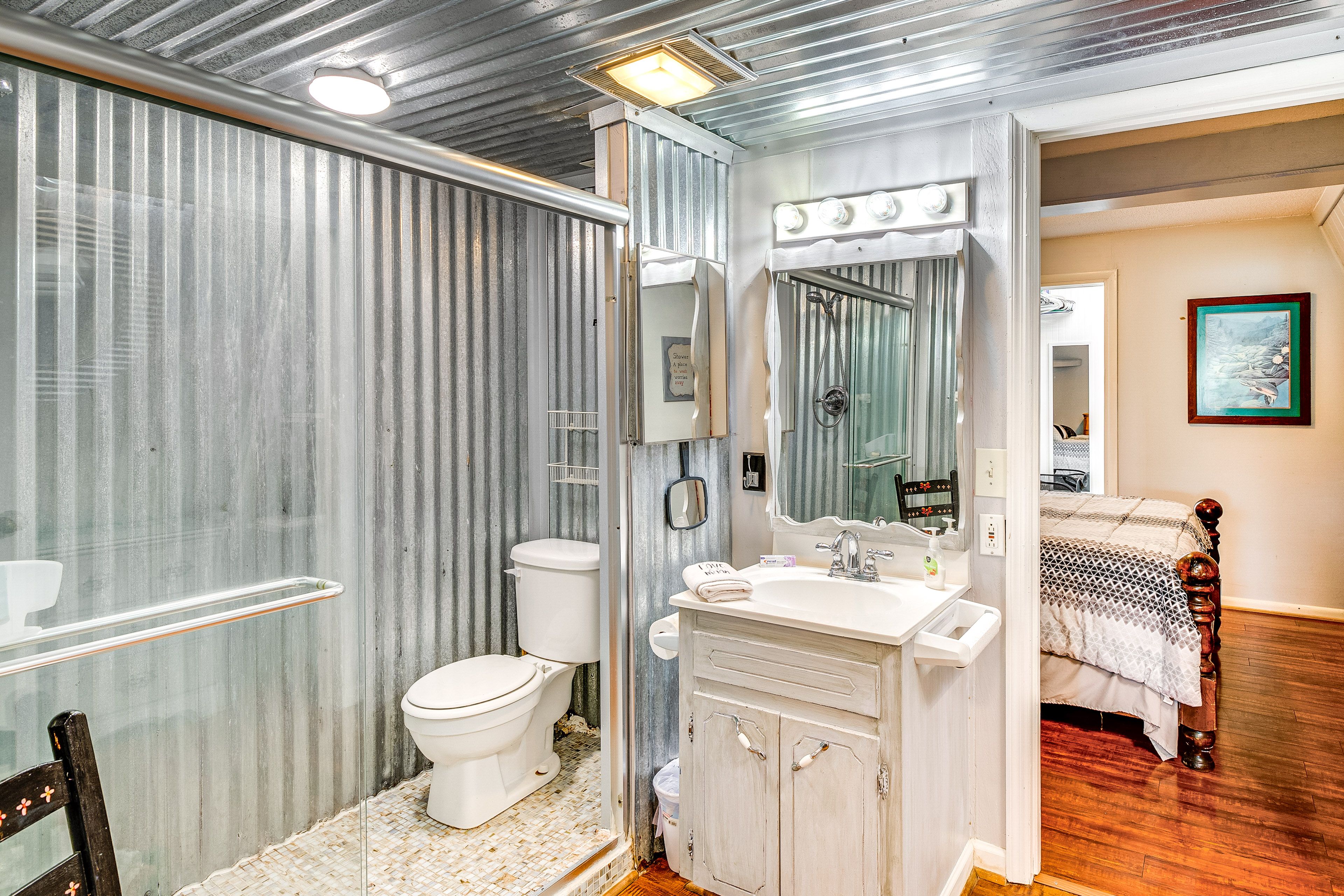 En-Suite Bathroom | 1st Floor | Towels Provided