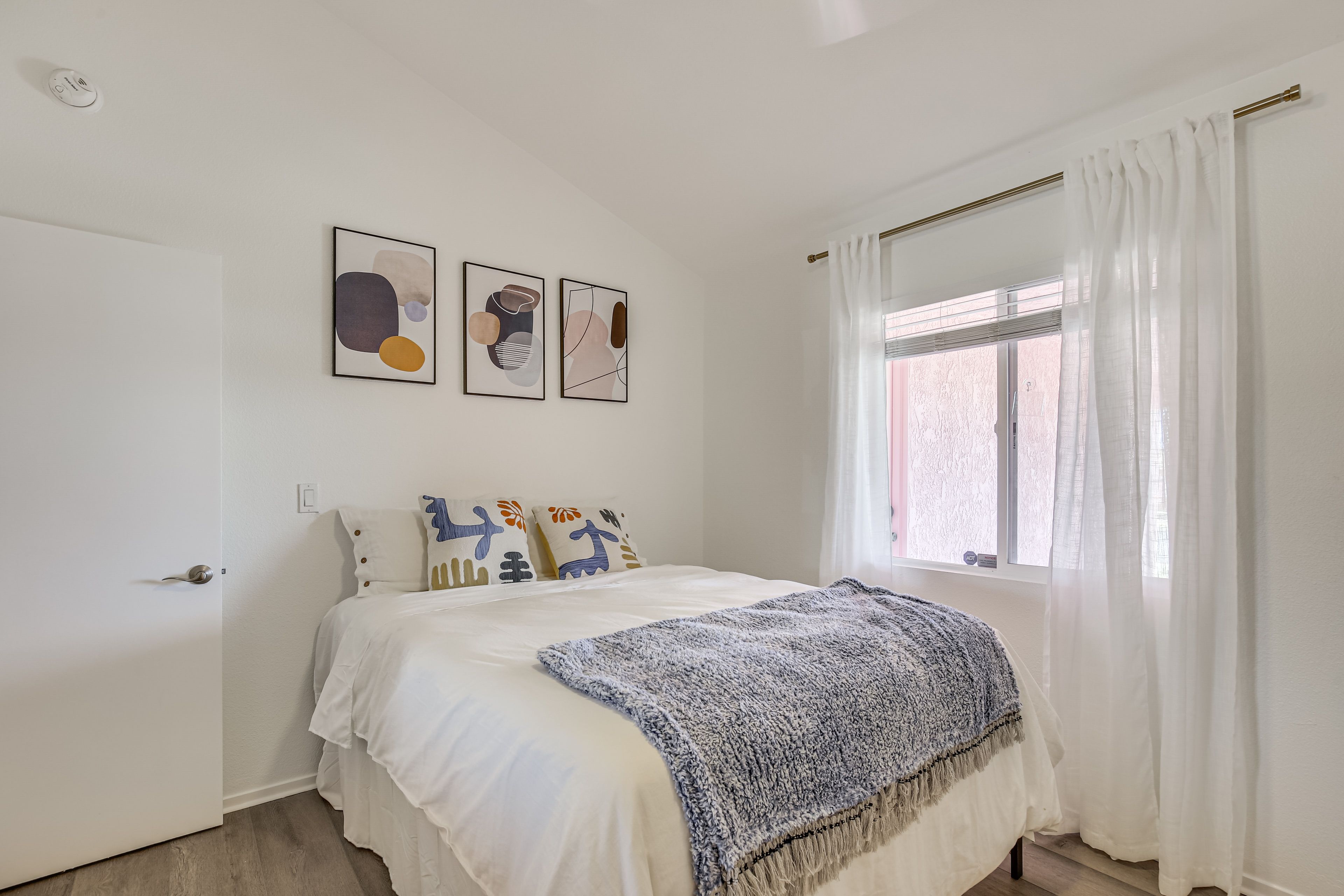 Bedroom 3 | Queen Bed