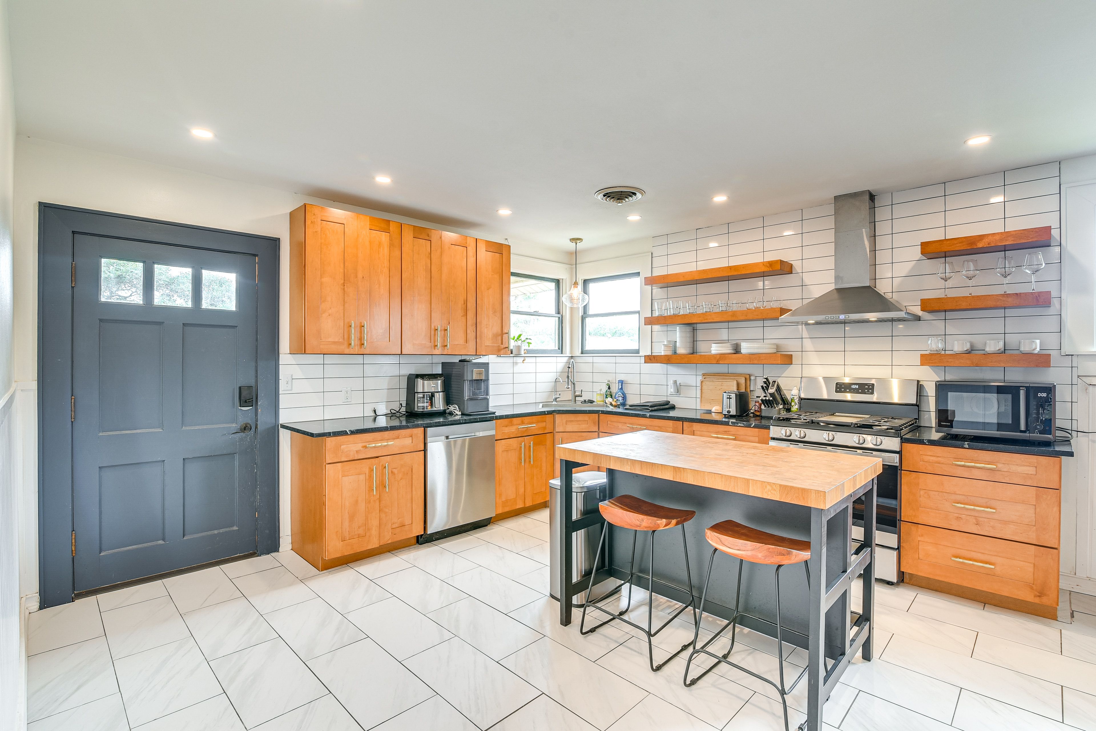 Kitchen | Cooking Basics | Pod Coffee Maker | Microwave | Toaster | Air Fryer