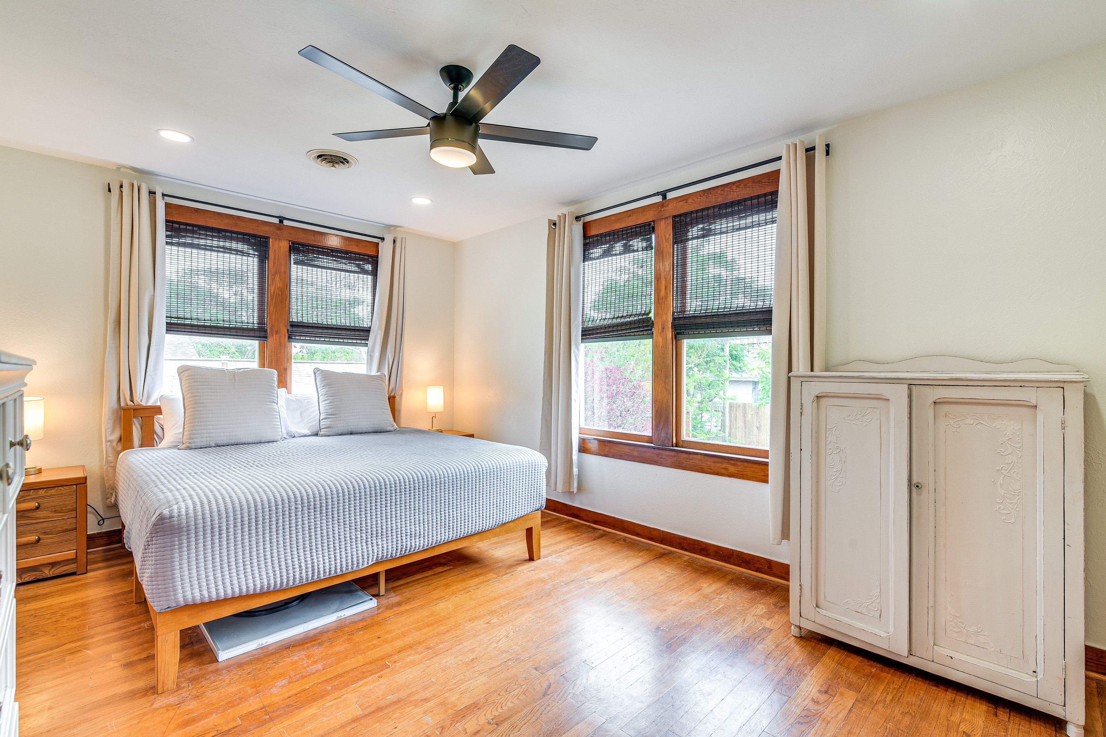 Bedroom 2 | King Bed