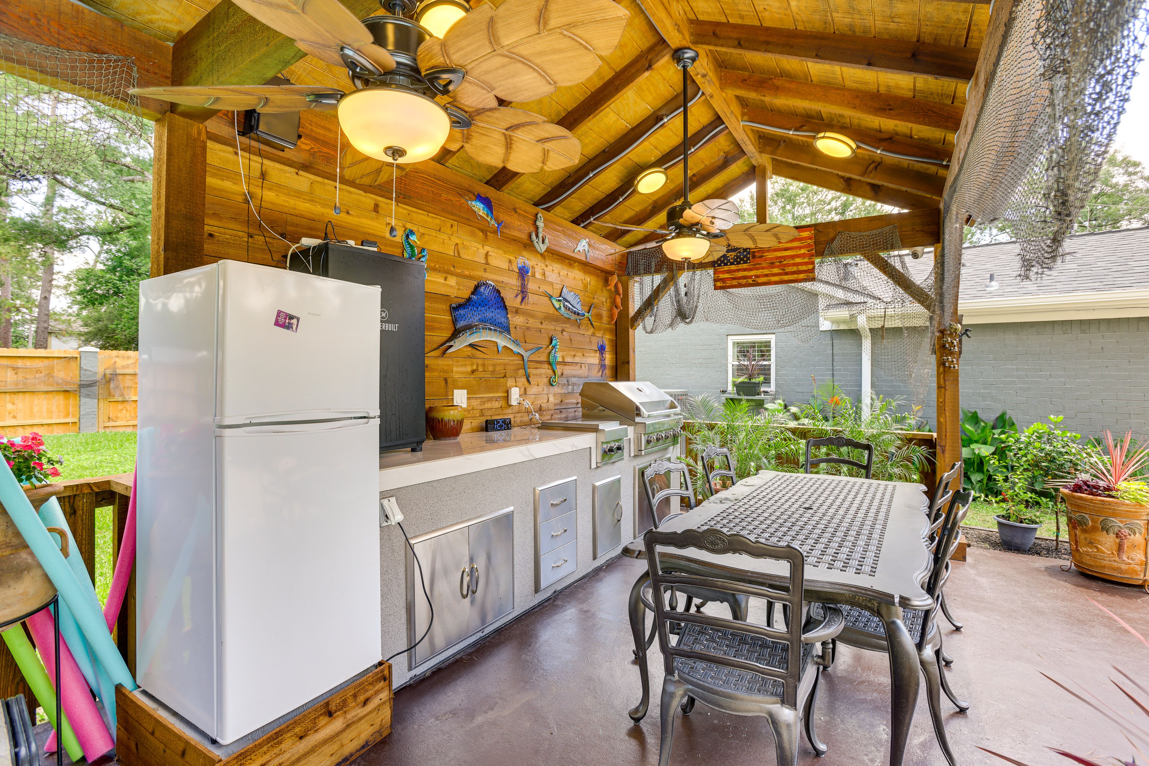 Outdoor Kitchen | 2-Burner Gas Grill | Fridge/Freezer | Rotisserie | Smoker