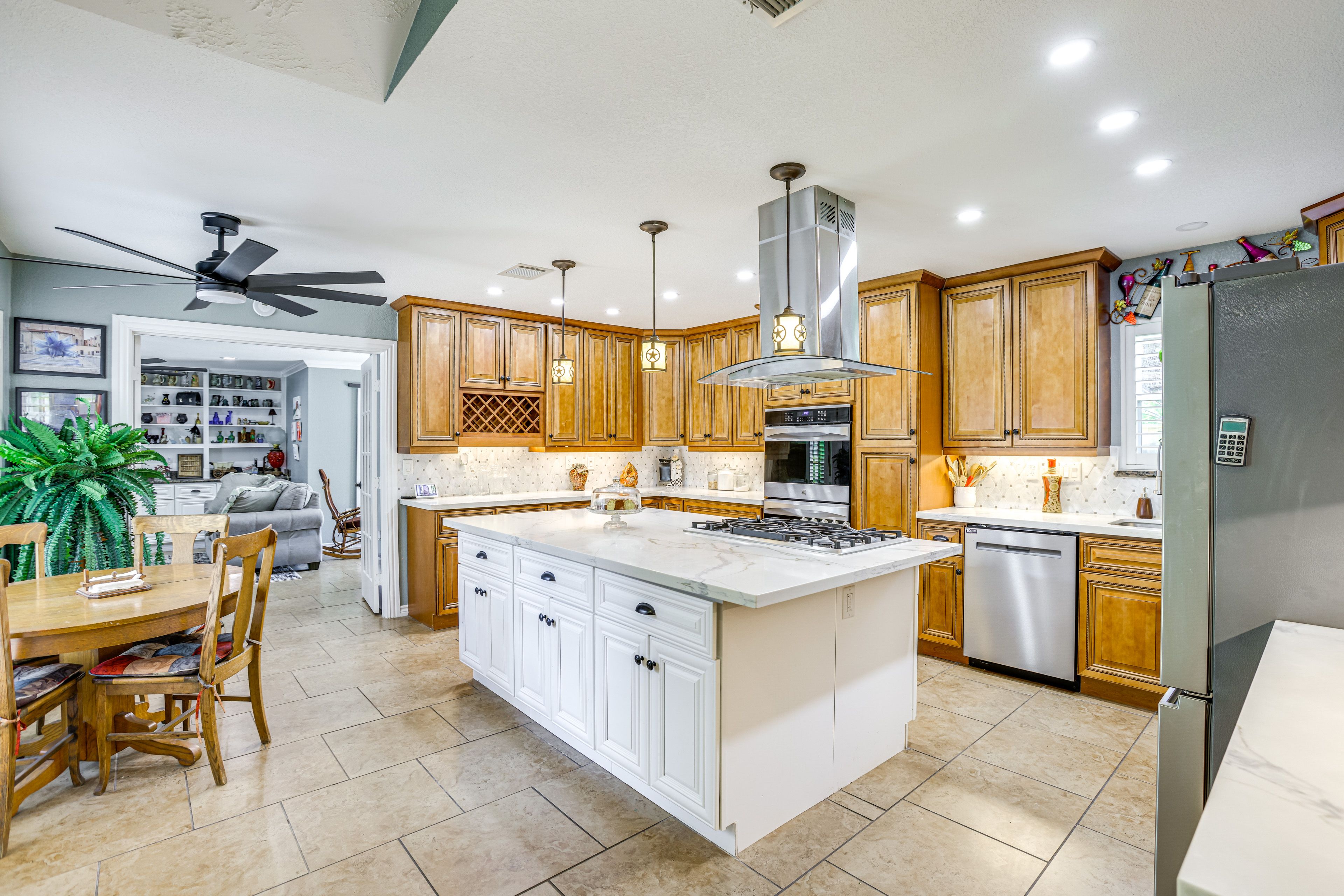 Chef's Kitchen | Dishwasher | Drip Coffee Maker | Stainless Steel Appliances