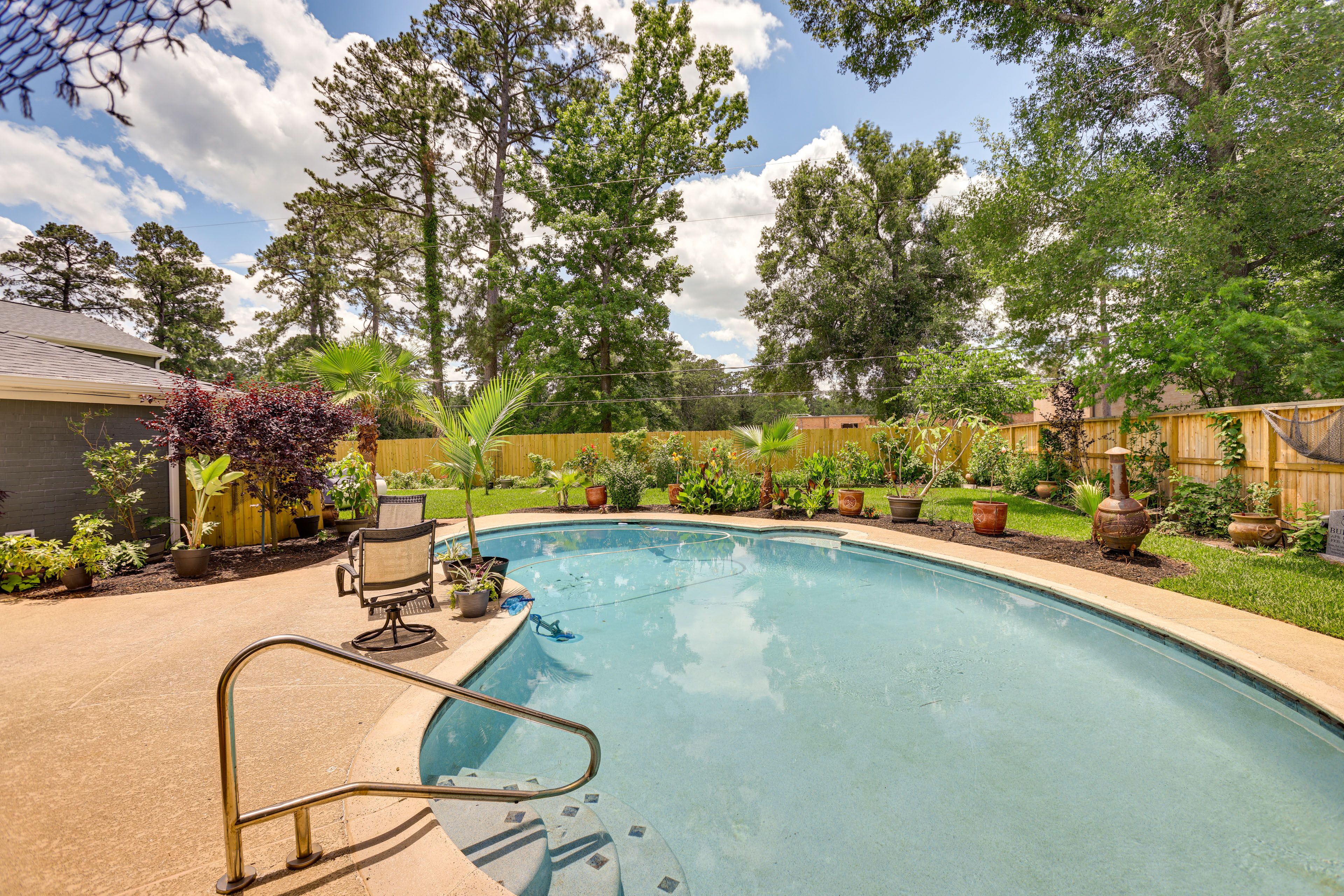Humble Vacation Rental | 3BR | 3BA | Stairs Required | 2,444 Sq Ft