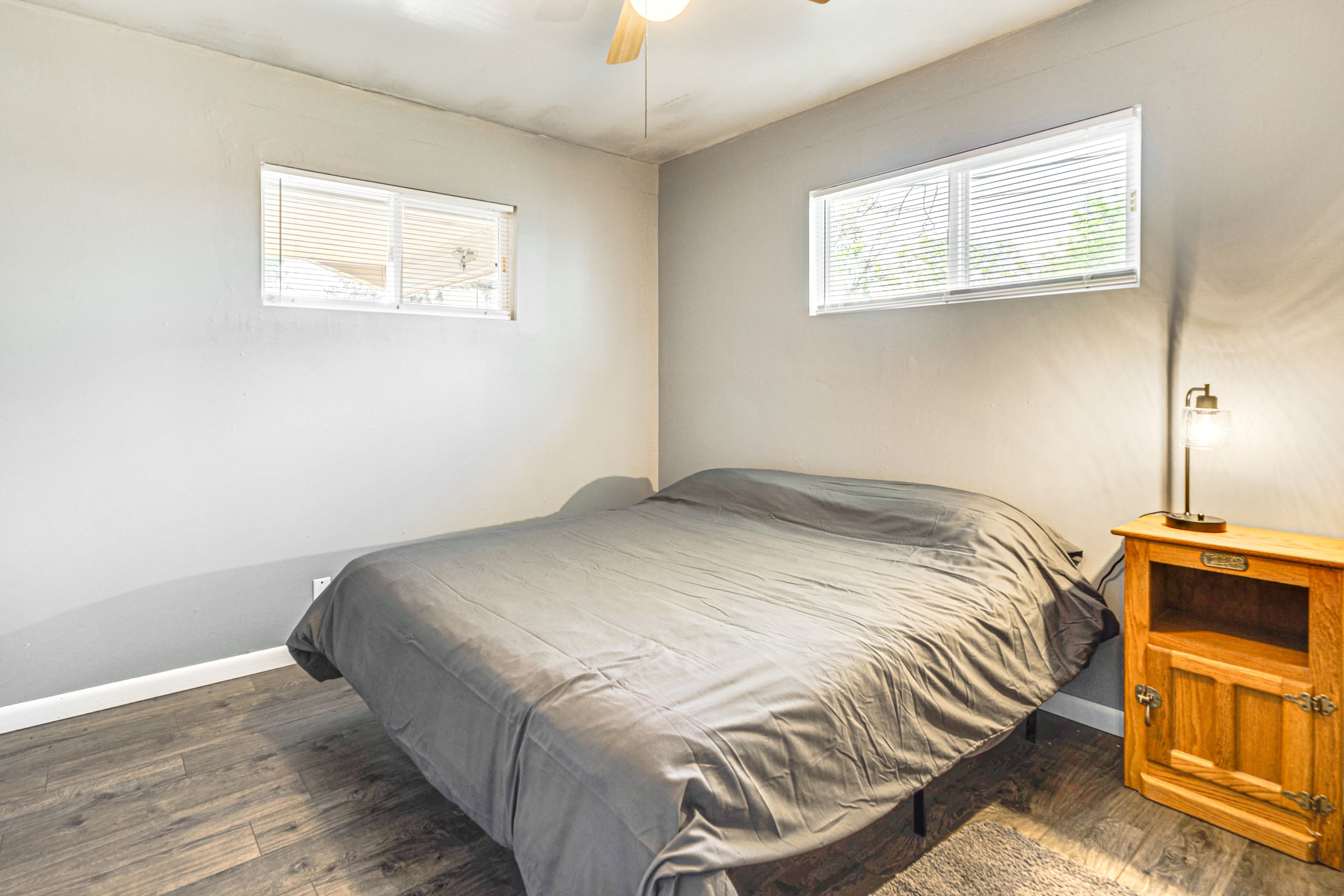 Bedroom 1 | Queen Bed