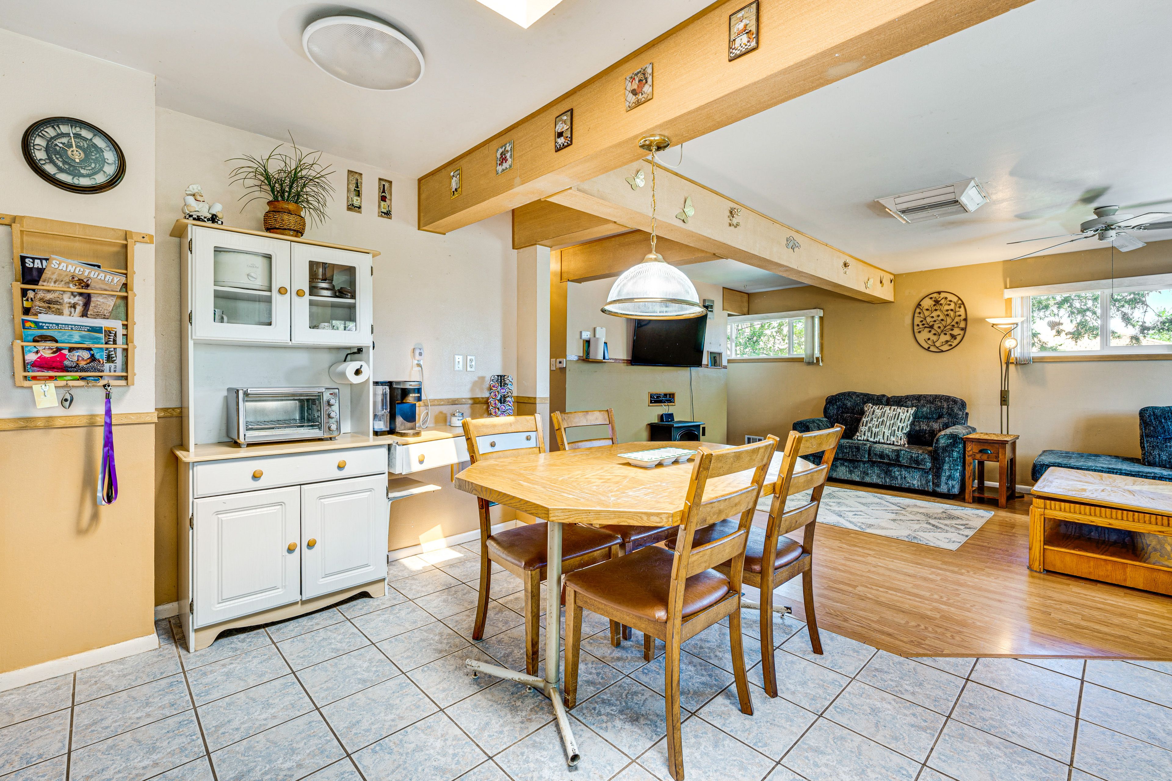 Dining Area | Dishware/Flatware Provided