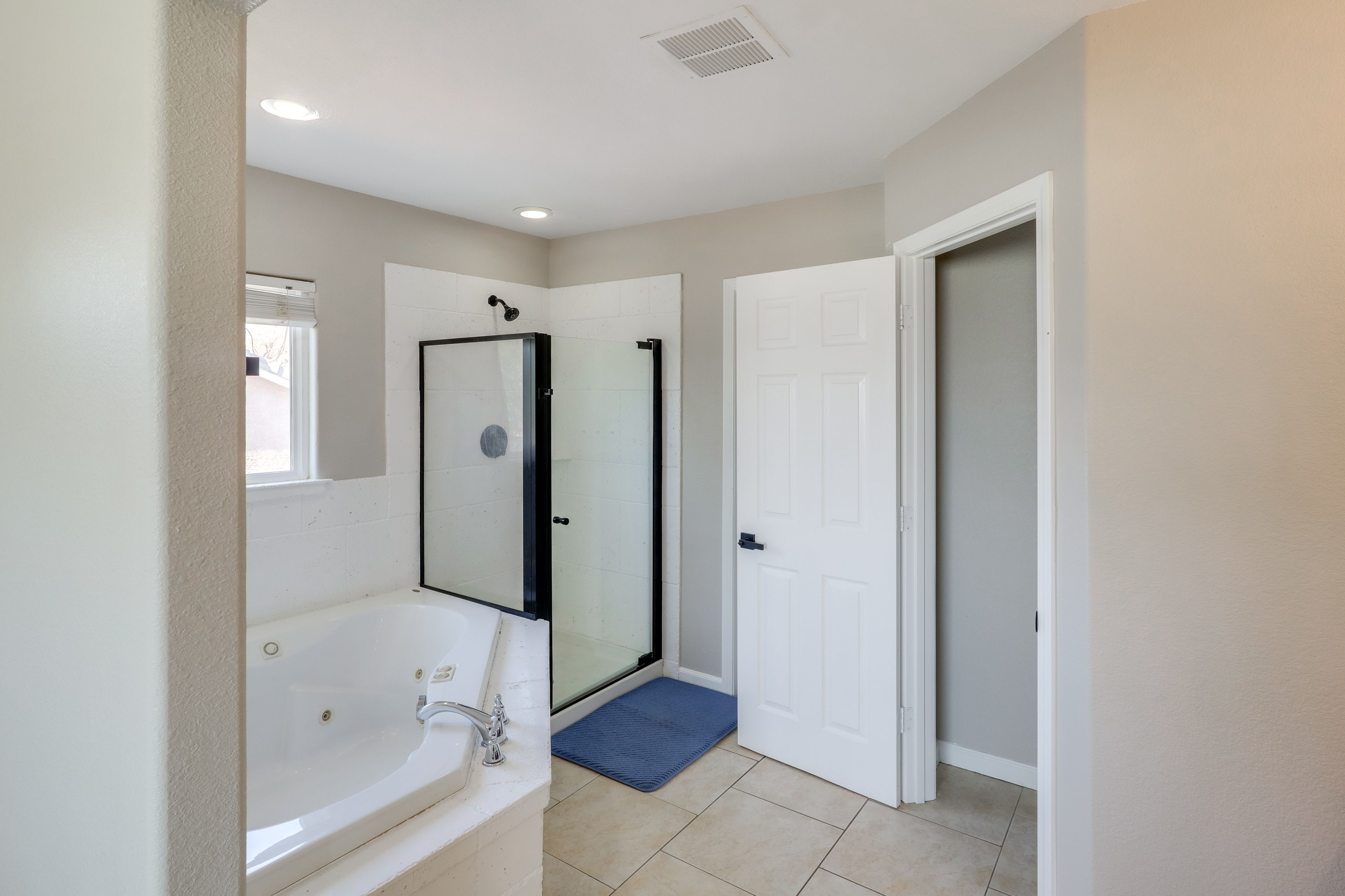 En-Suite Bathroom | 2nd Floor