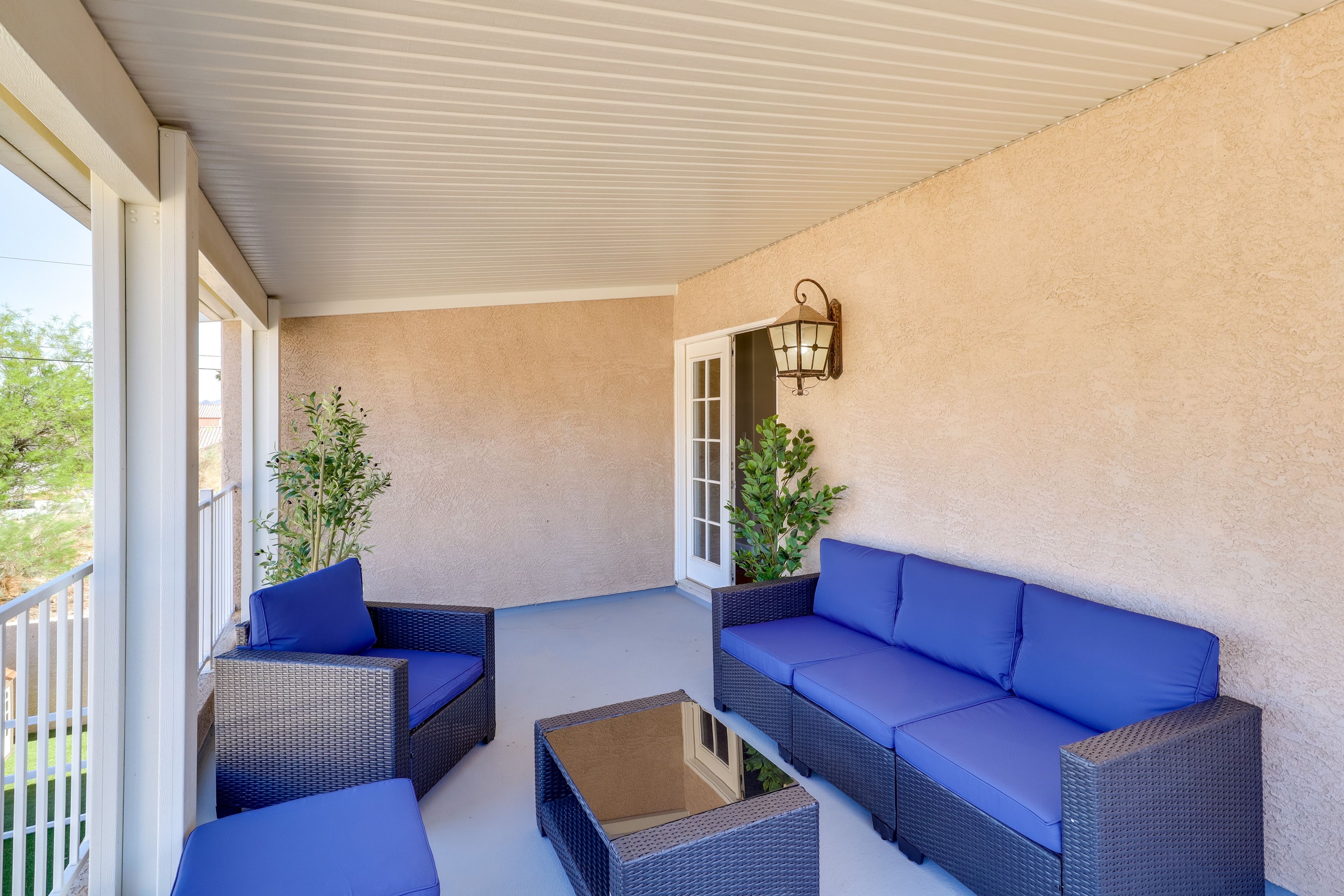 Upper Balcony | Outdoor Seating
