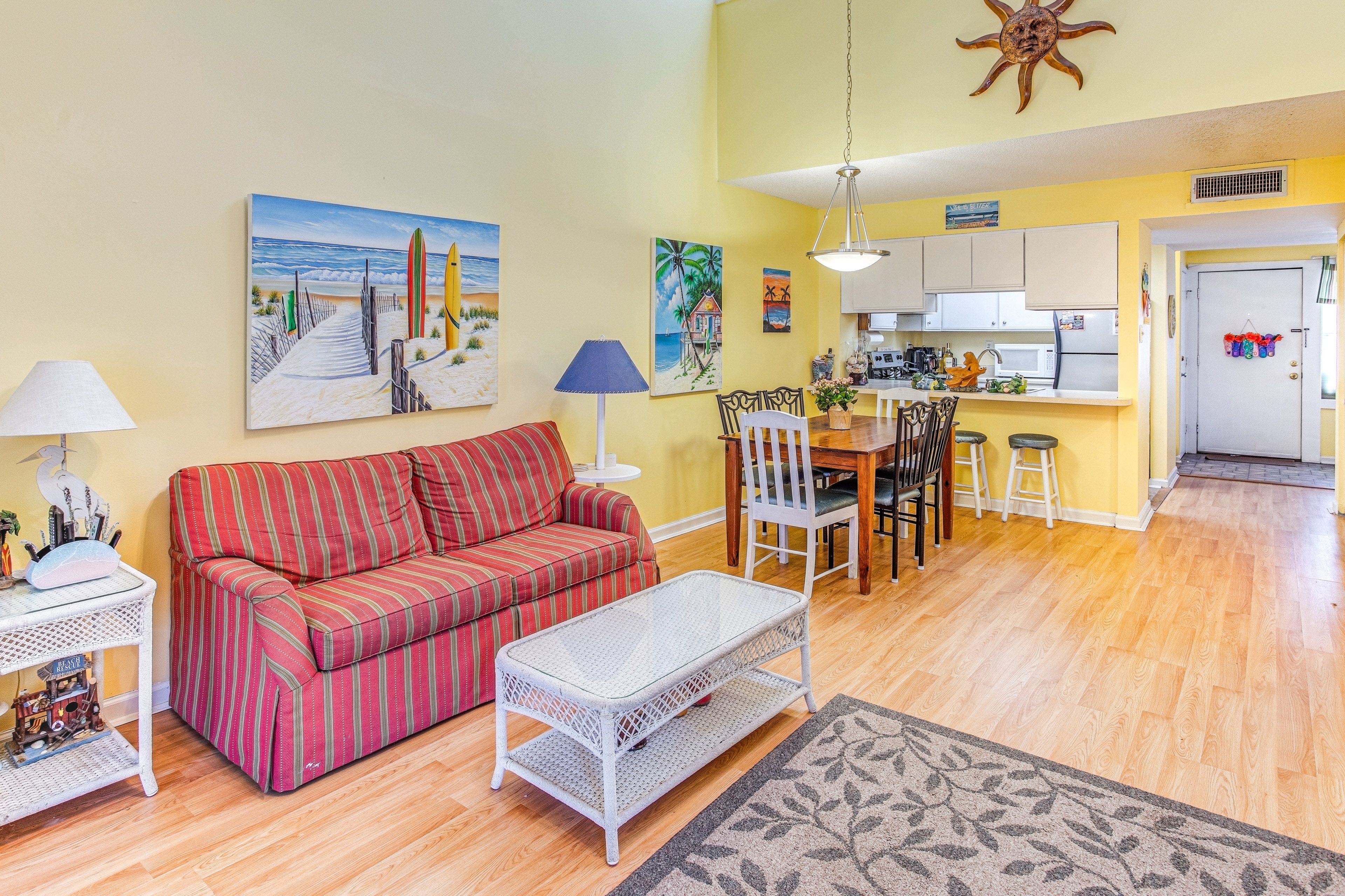 Interior | Full Kitchen | Dining Area