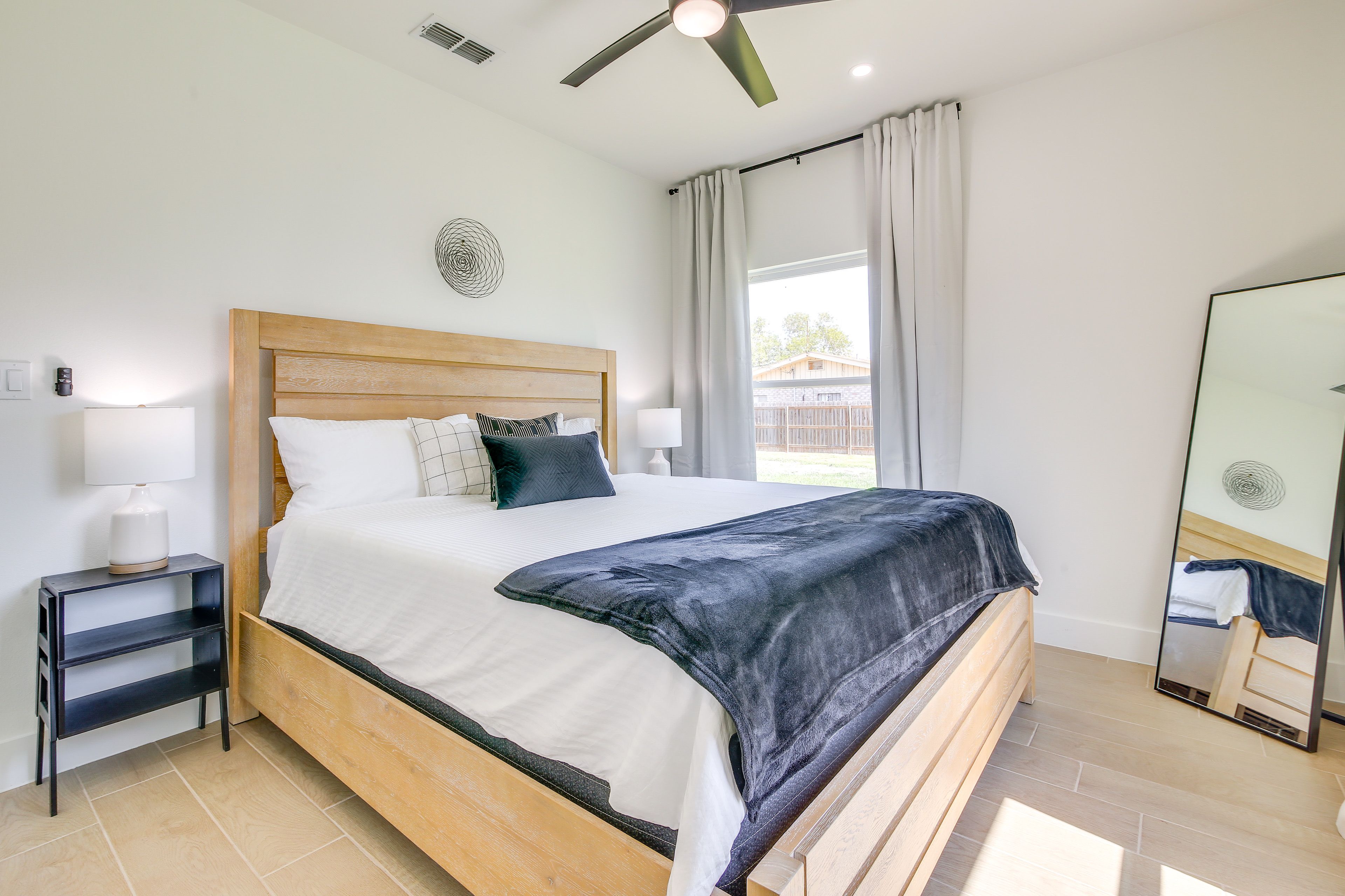 Bedroom 2 | Queen Bed