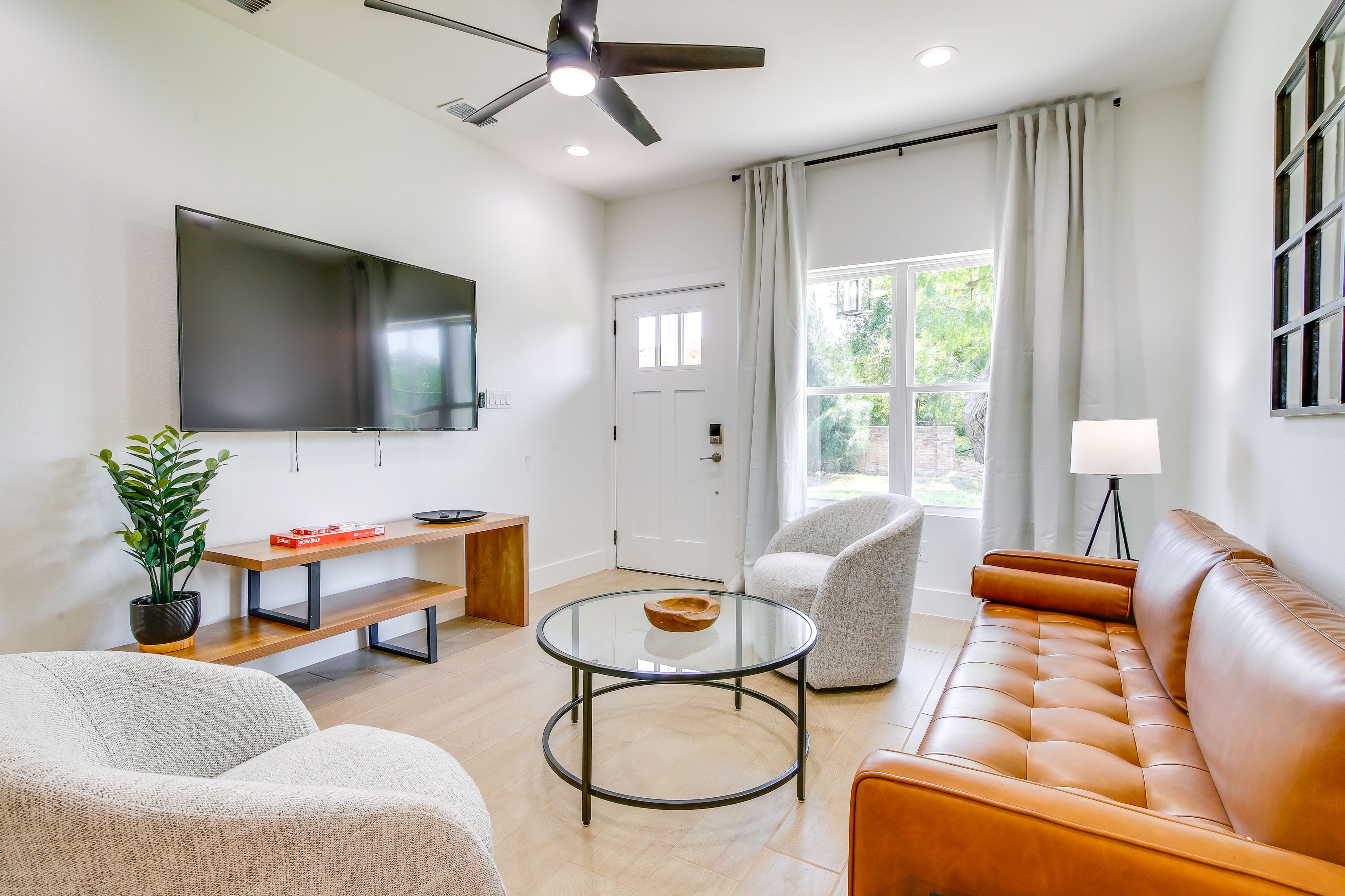 Brownsville Vacation Rental | 2BR | 1BA | 1,000 Sq Ft | Half Step to Enter