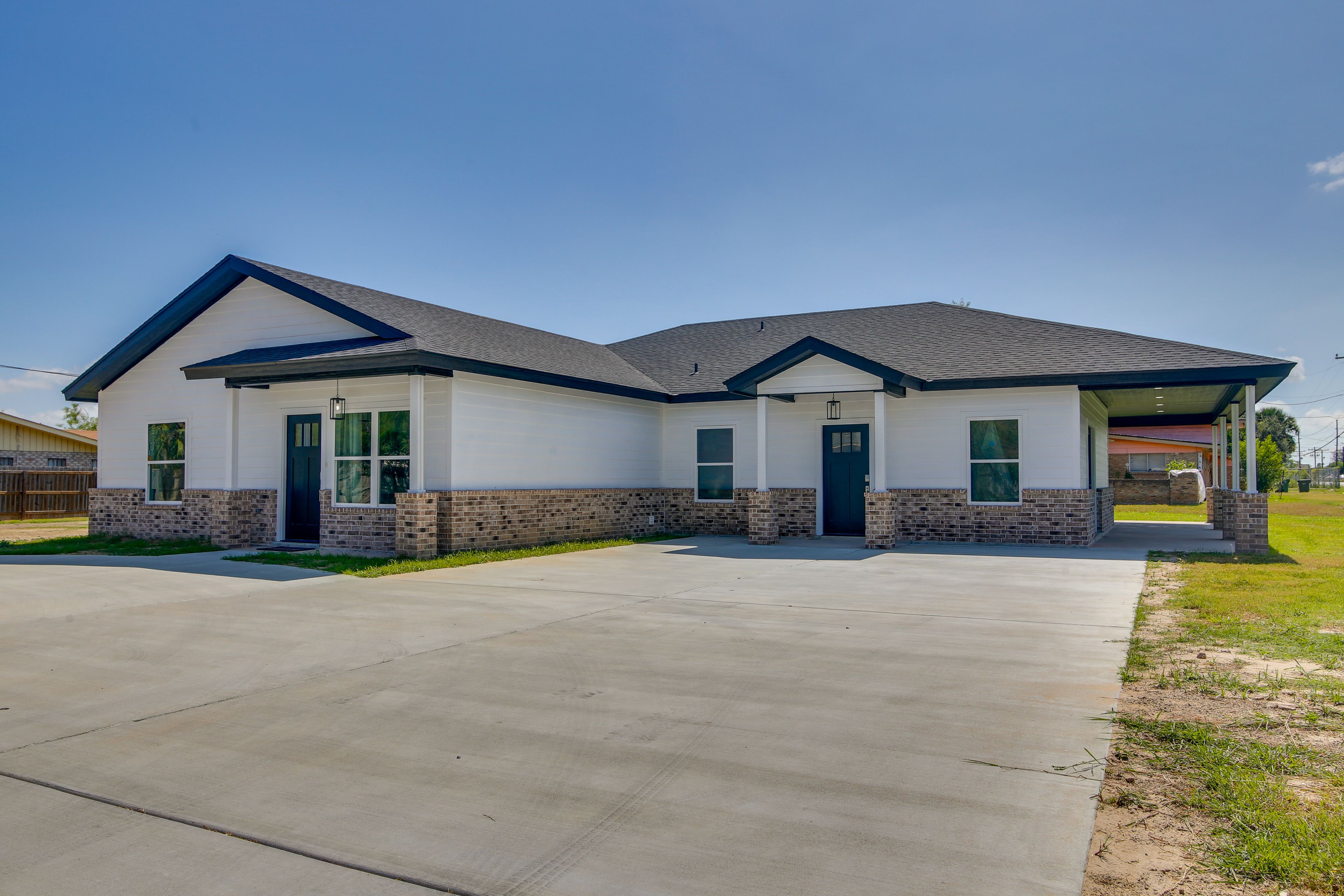 Exterior | Driveway (2 Vehicles)