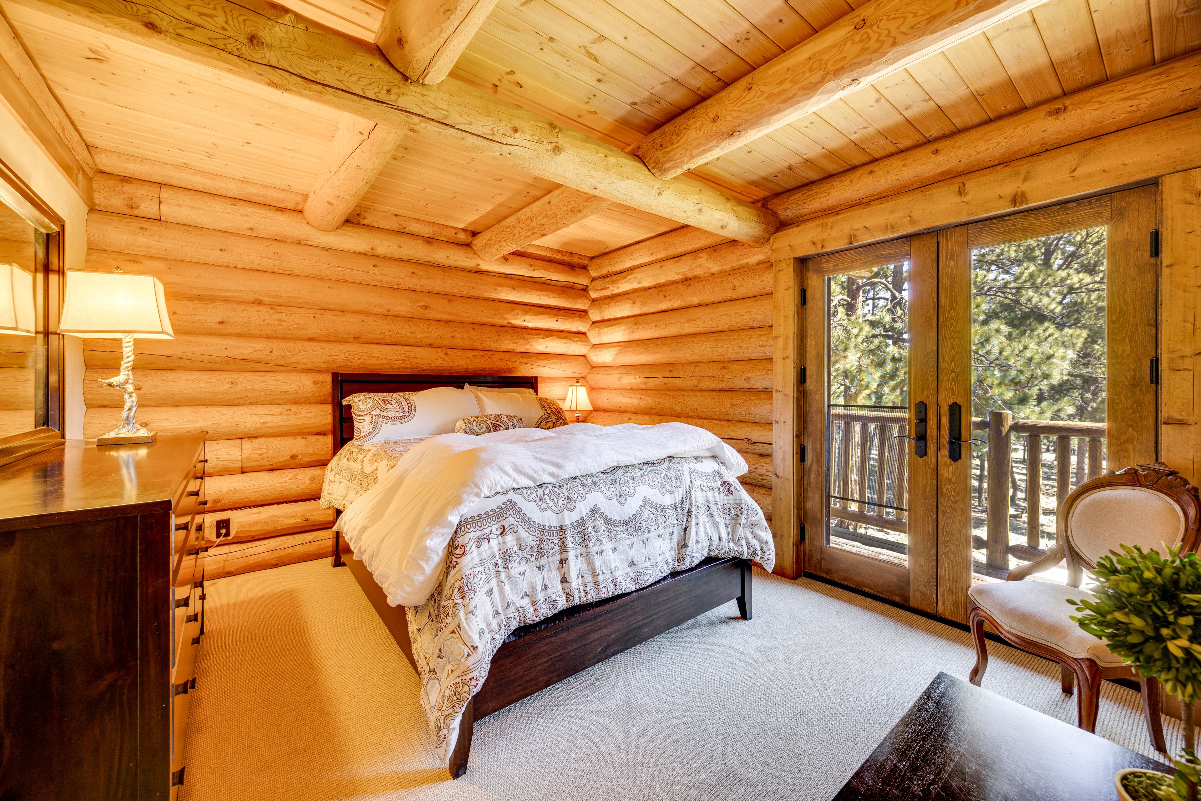 Bedroom 1 | Main Level | Queen Bed | Linens Provided