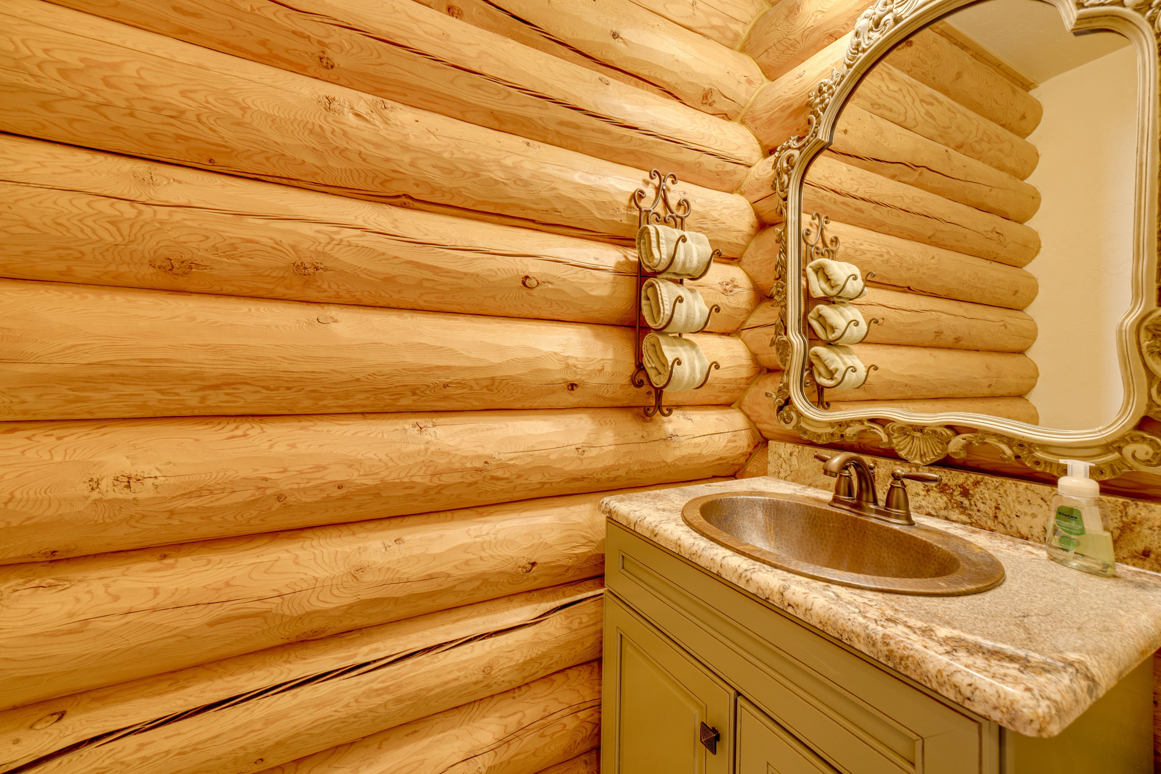 Half Bathroom | Main Level | Towels Provided