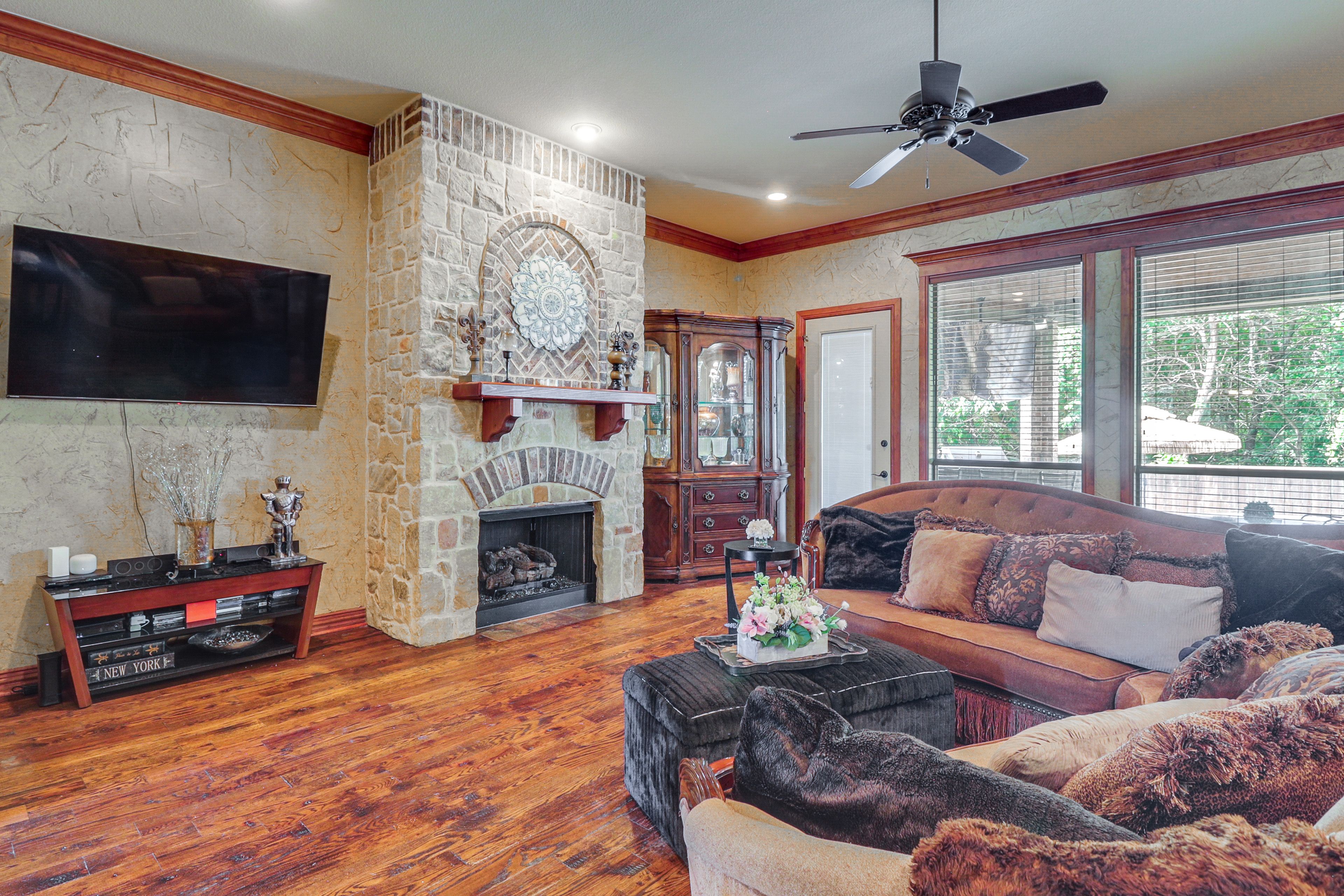 Living Room | 1st Floor | Flat-Screen TV | Central Heating & A/C