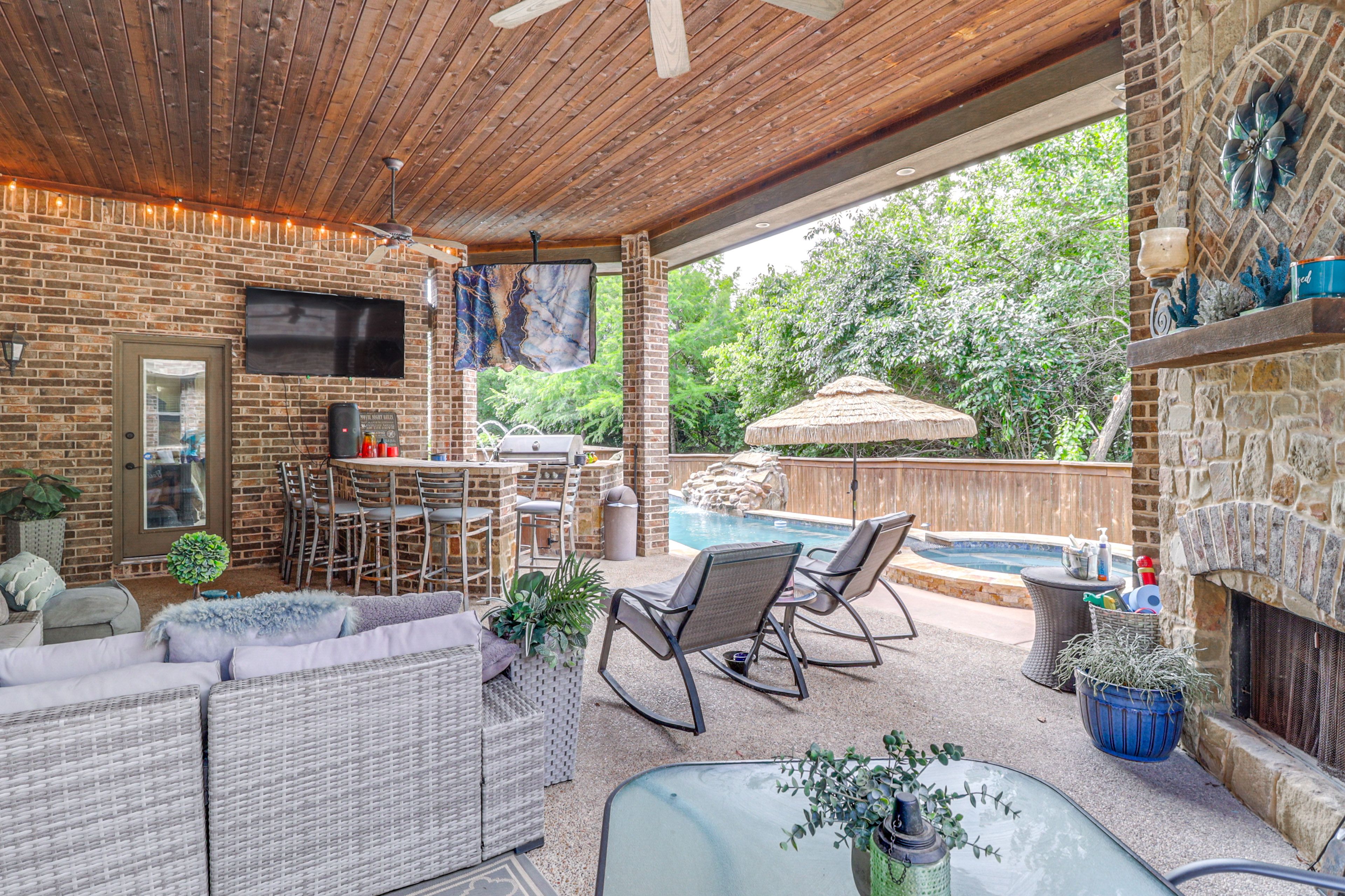 Covered Patio | Outdoor Dining Area | Lounge Furniture