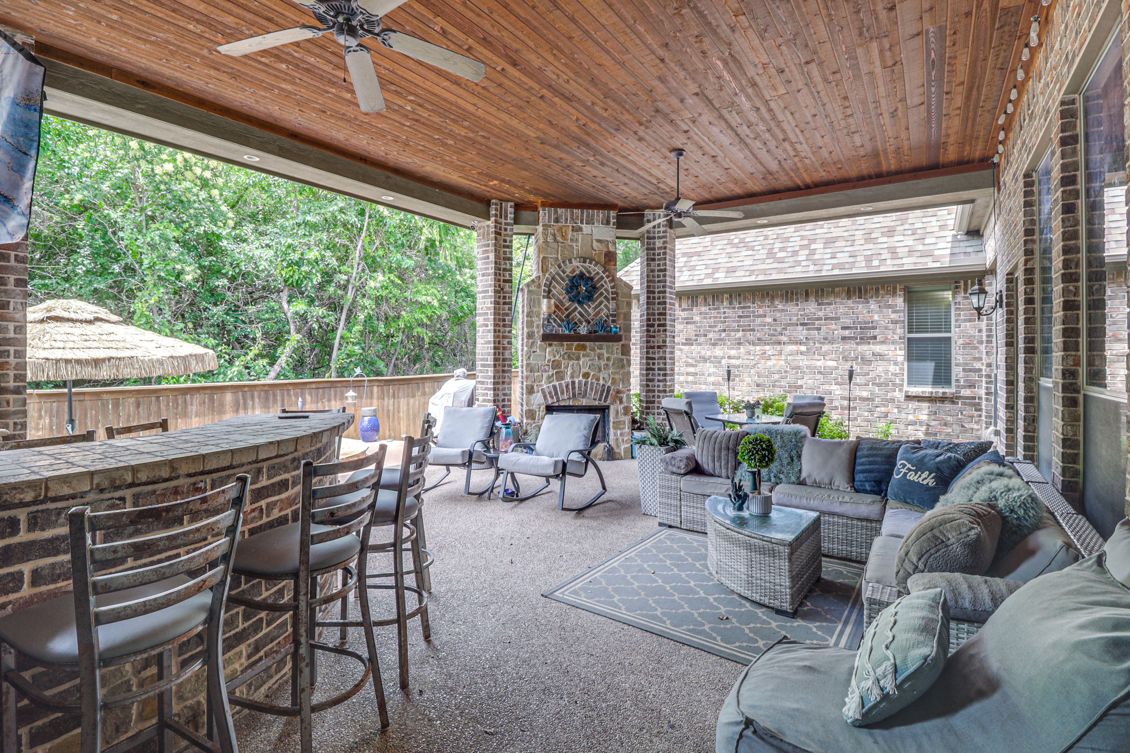 Covered Patio | Outdoor Bar | Grill | Fireplace | Flat-Screen TV | Free WiFi