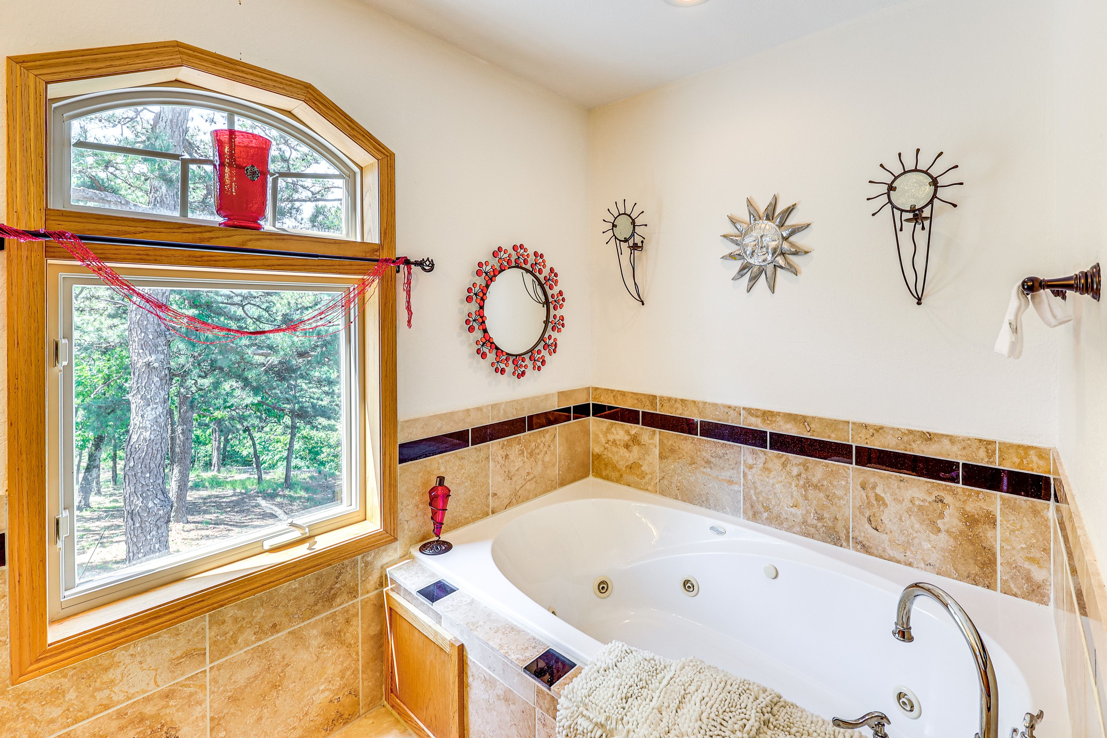 Full Bathroom | 2nd Floor | Jetted Tub