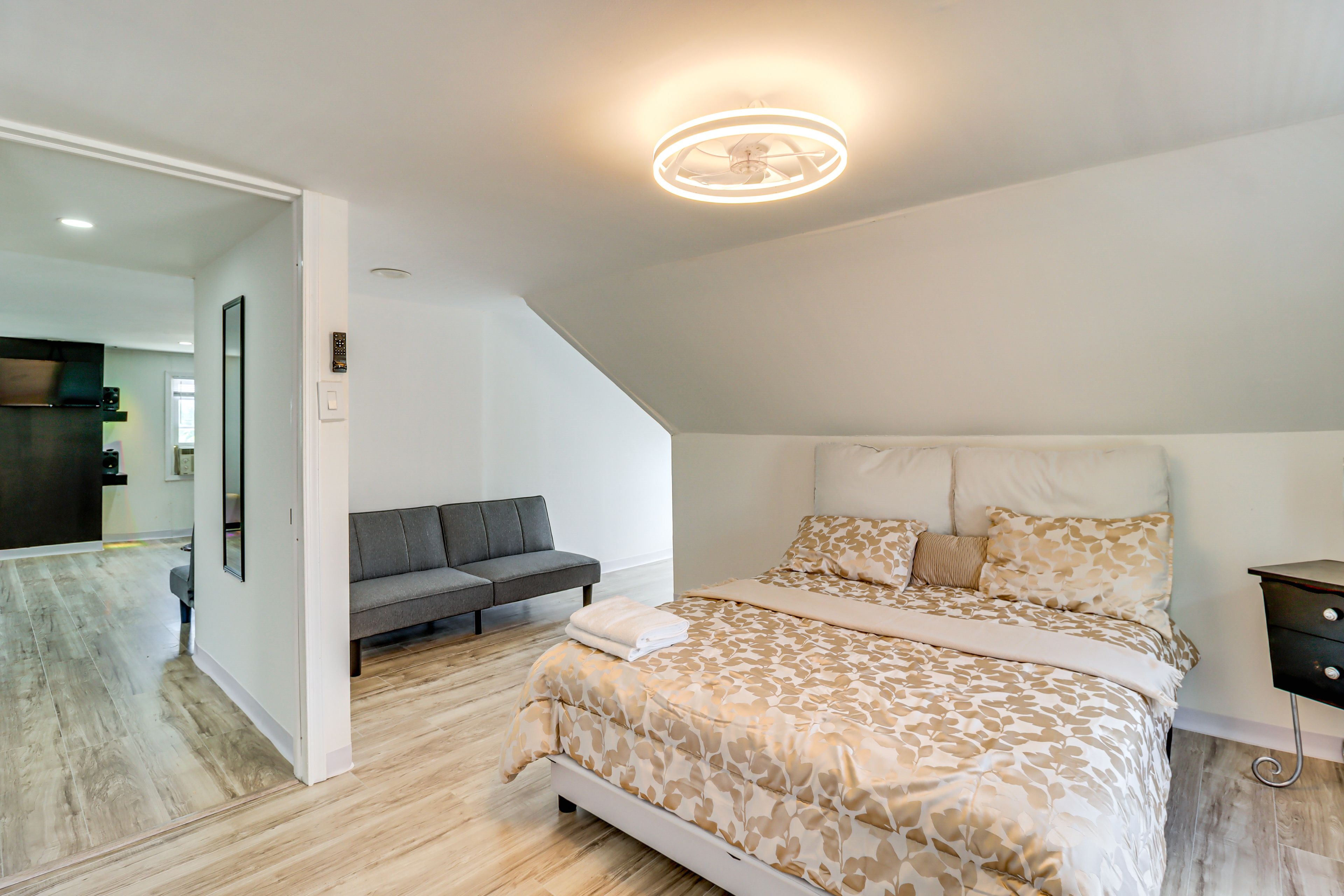 Bedroom 2 | Queen Bed | Twin Futon