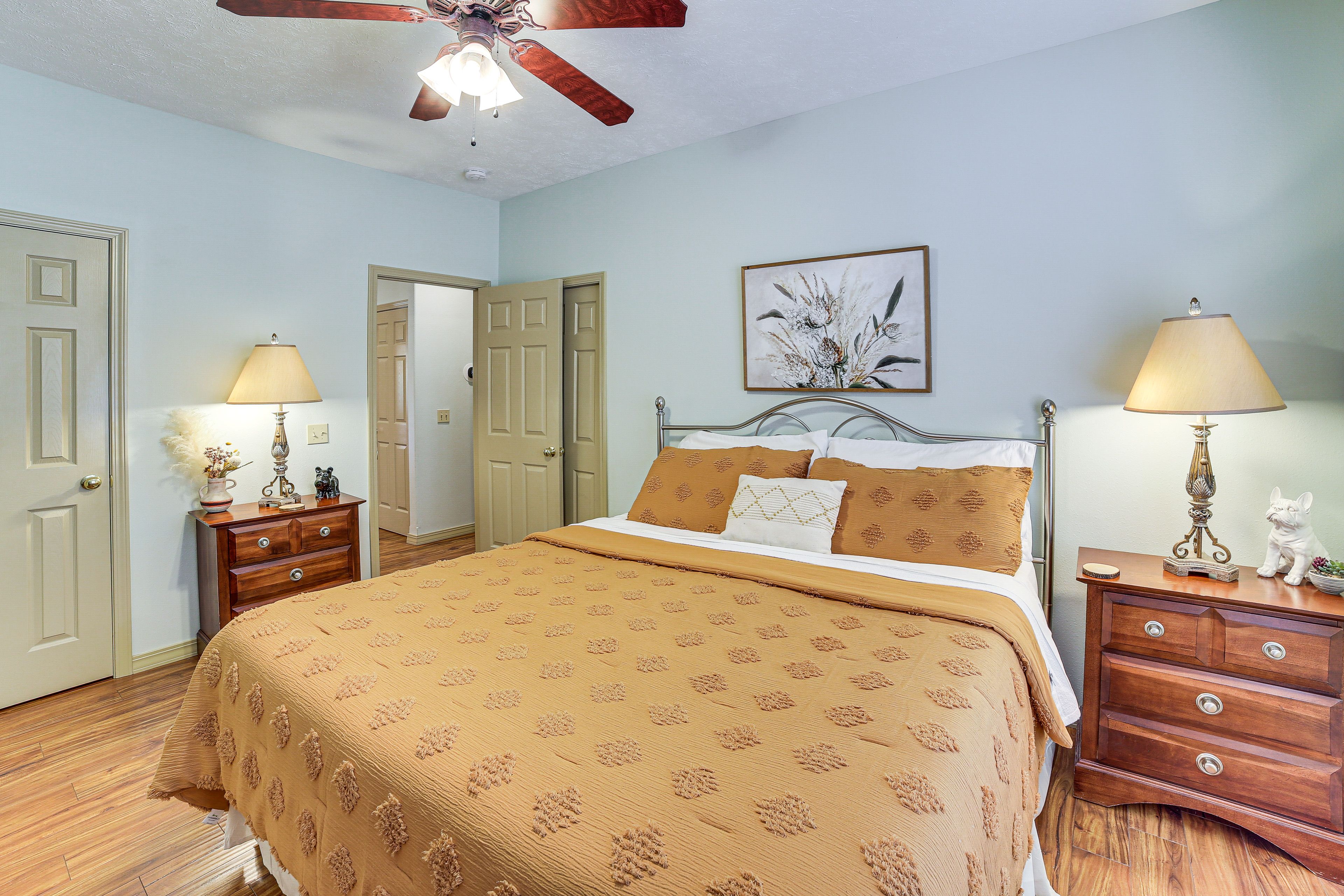 Bedroom 2 | King Bed | 1st Floor