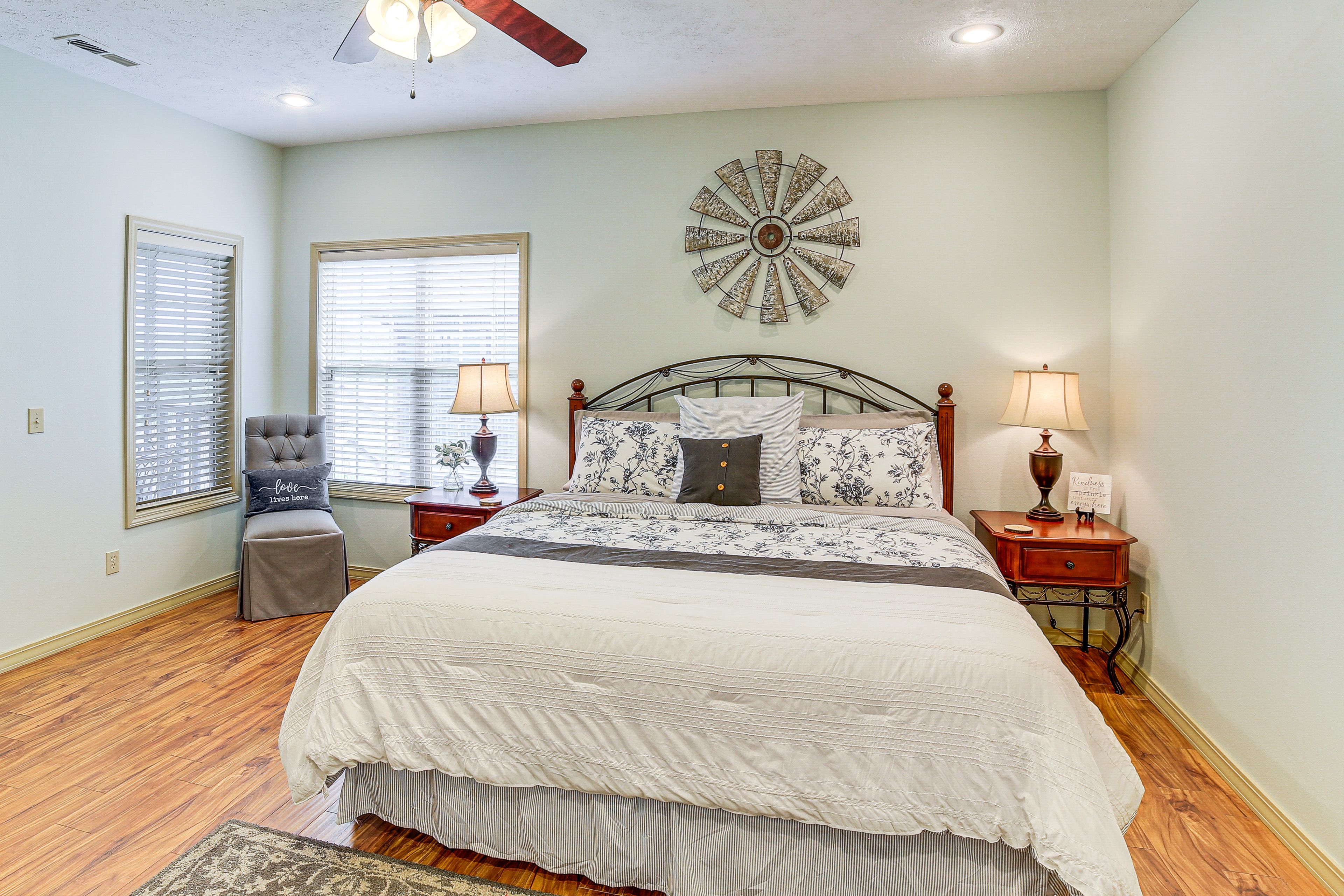 Bedroom 1 | King Bed | Linens | 1st Floor