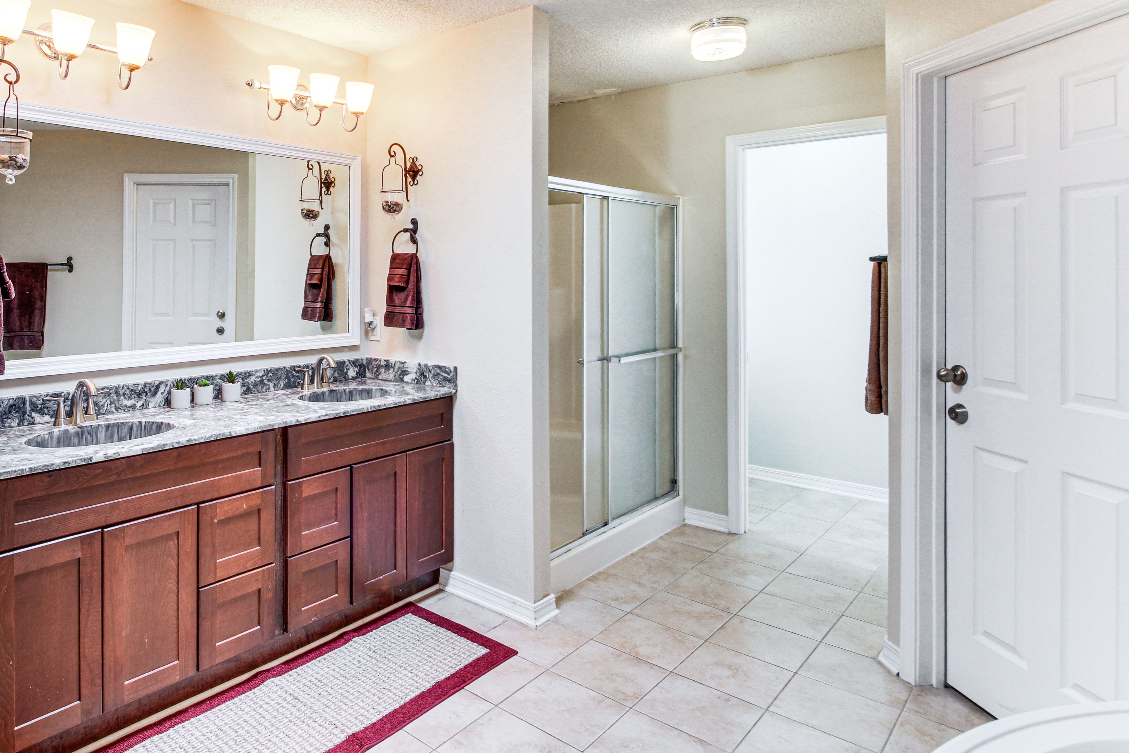 Full Bathroom | Towels Provided | Garden Tub