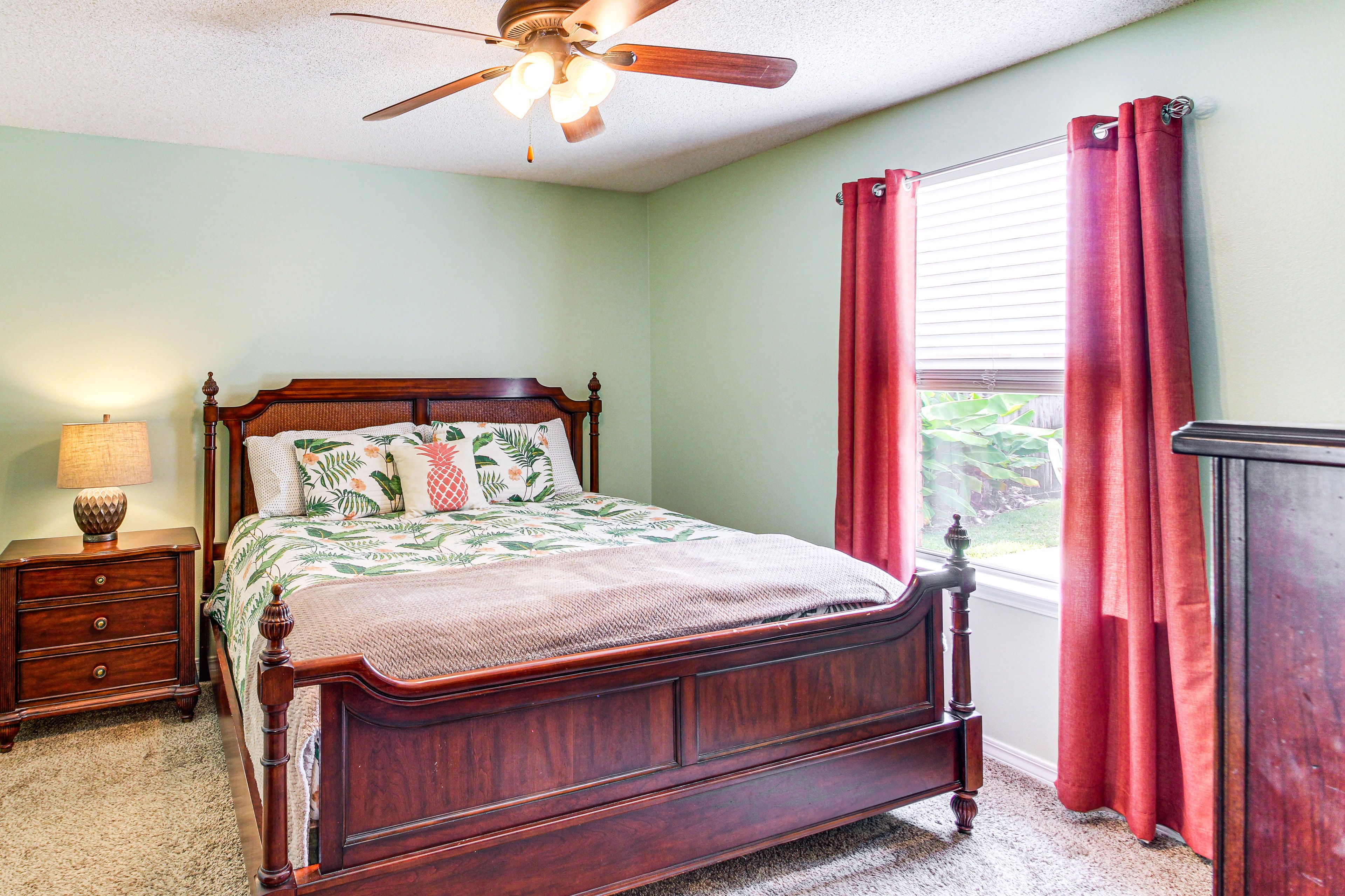 Bedroom 4 | Queen Bed