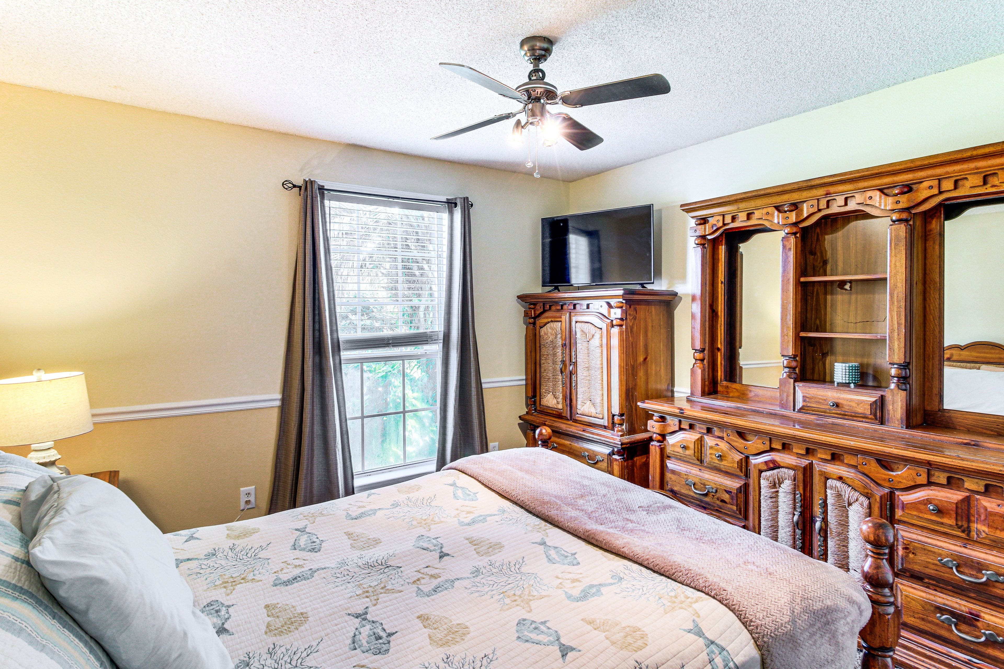 Bedroom 2 | Queen Bed