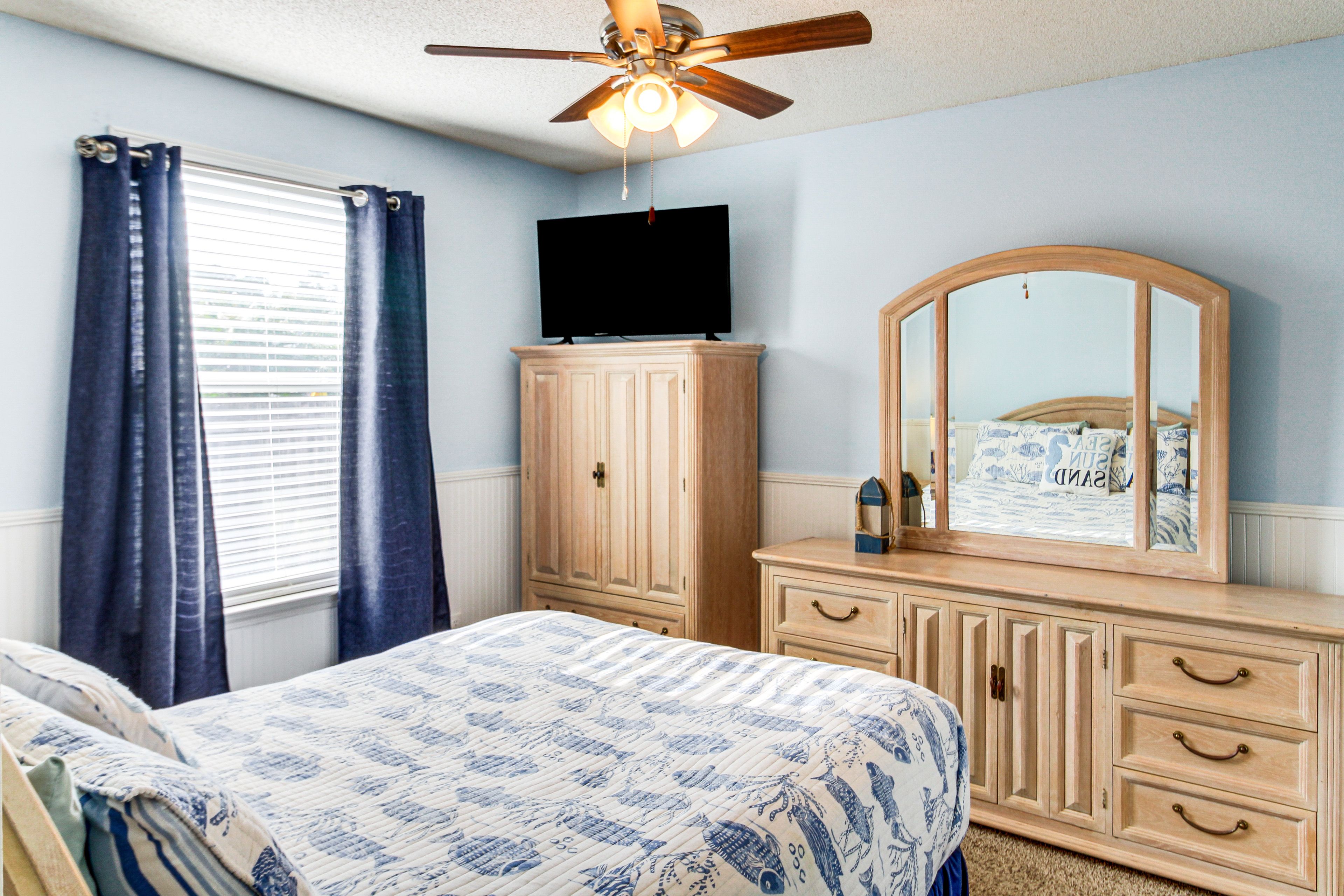 Bedroom 3 | Queen Bed