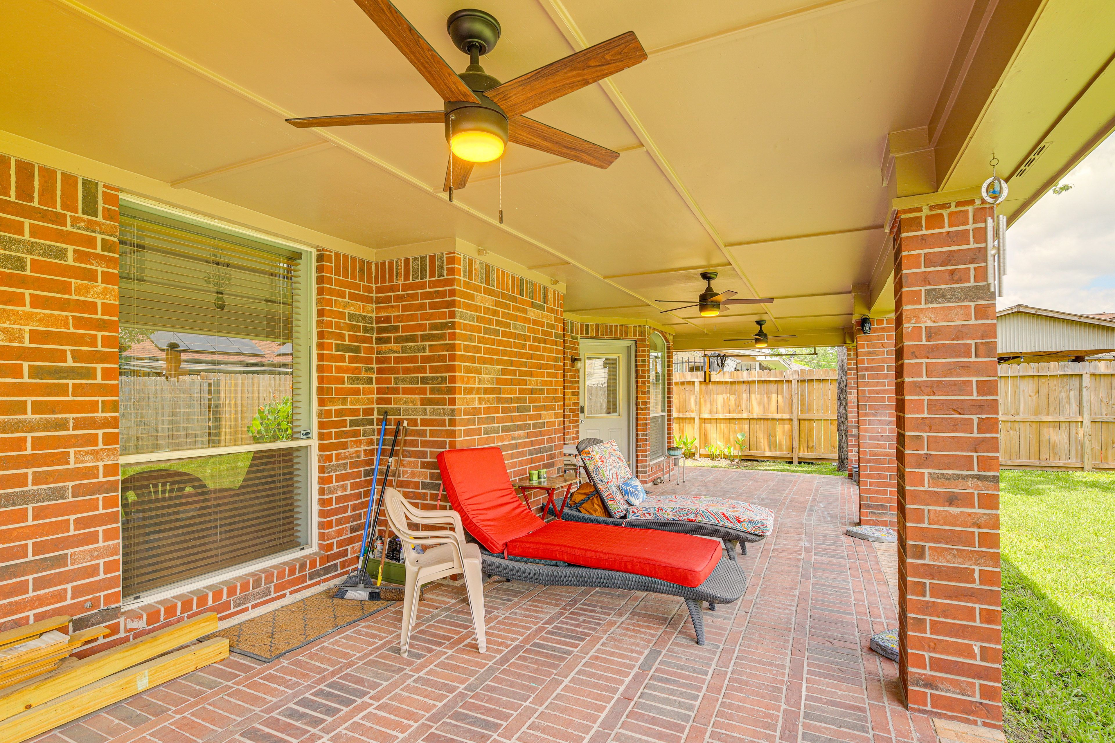 Covered Patio | Outdoor Seating | Charcoal & Gas Grills