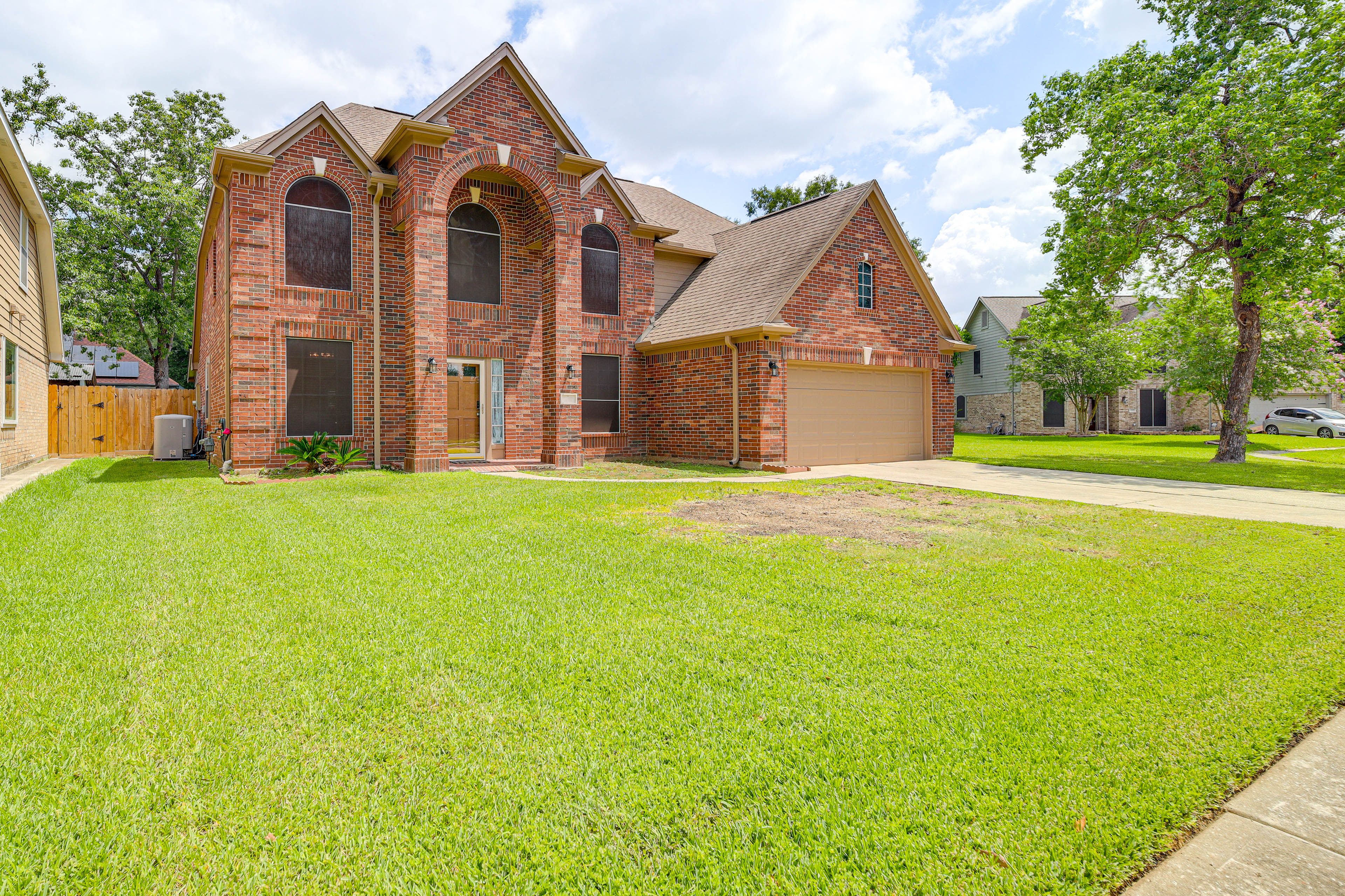 Parking | Driveway (4 Vehicles) | Free Street Parking | No Garage Access