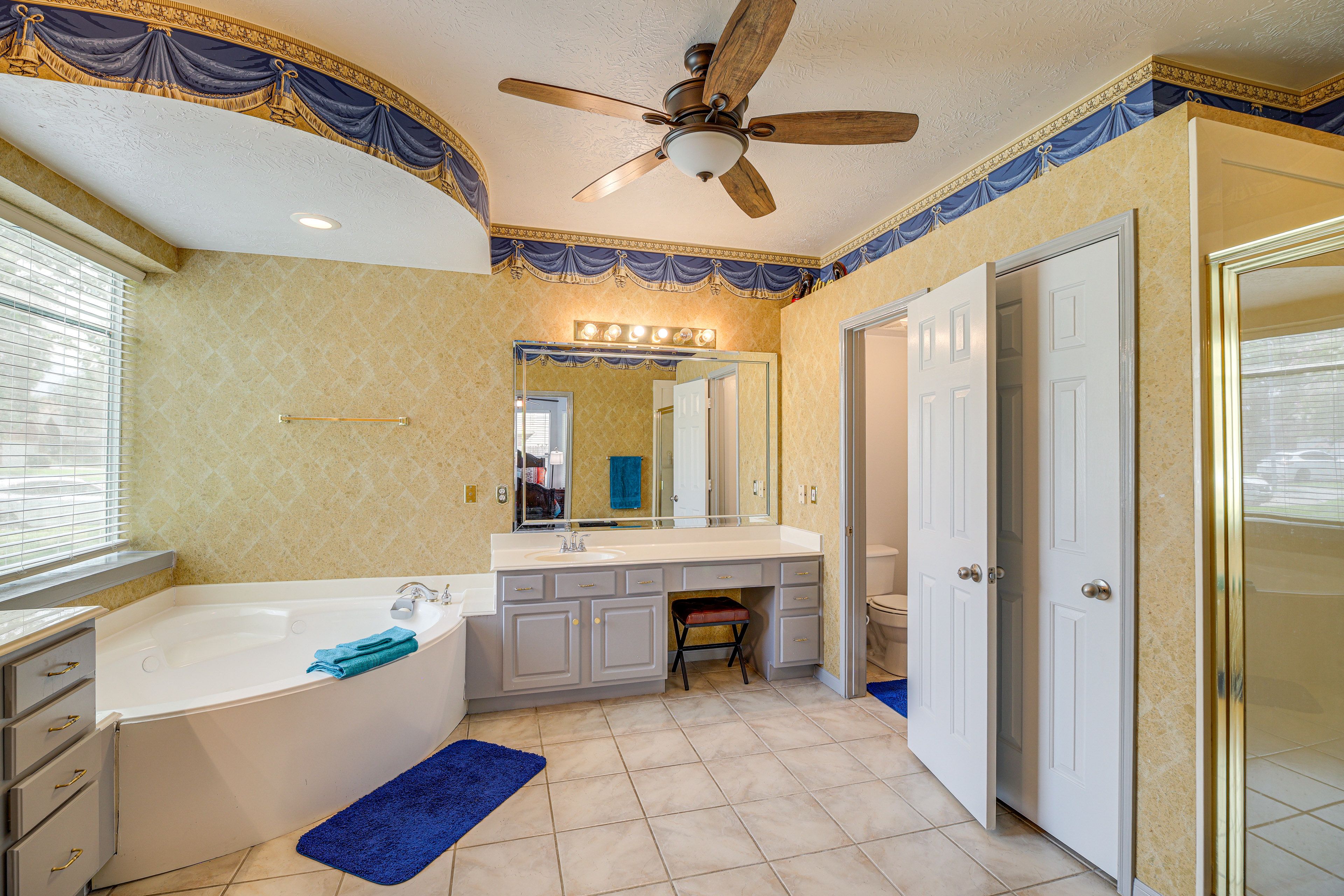 Full Bathroom | 1st Floor