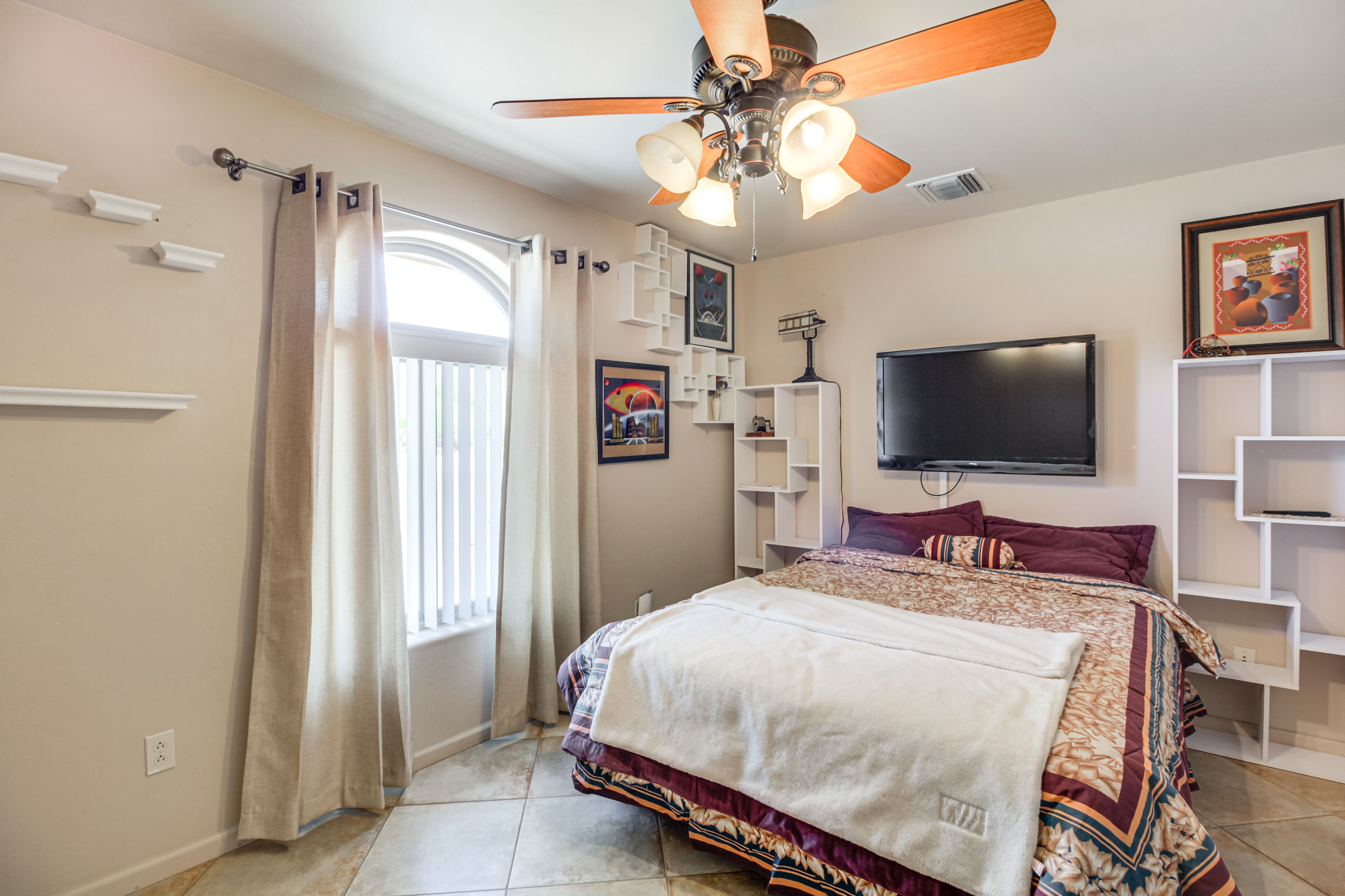 Bedroom 2 | Queen Bed | Smart TV