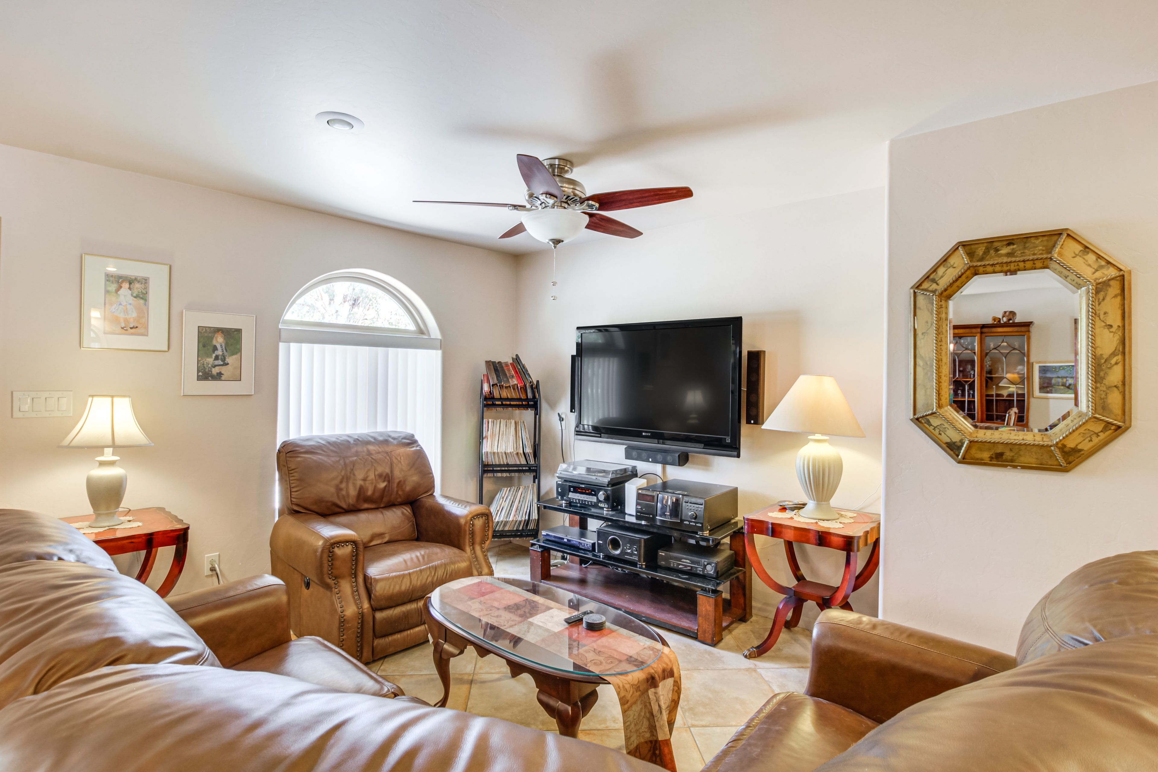Living Room | Smart TV | Free WiFi | Central A/C | Electric Heat