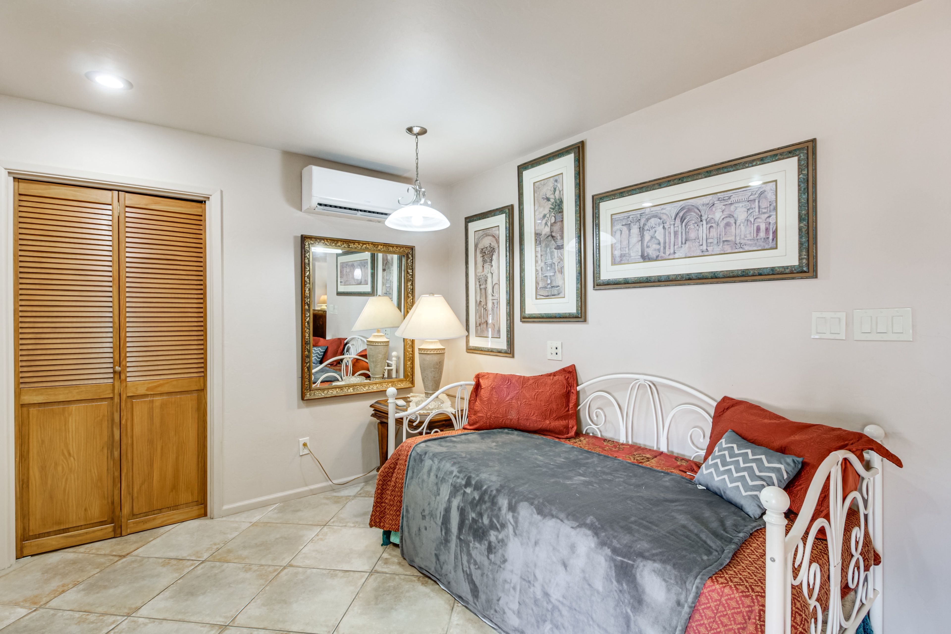 Kitchen | Twin Daybed w/ Twin Trundle