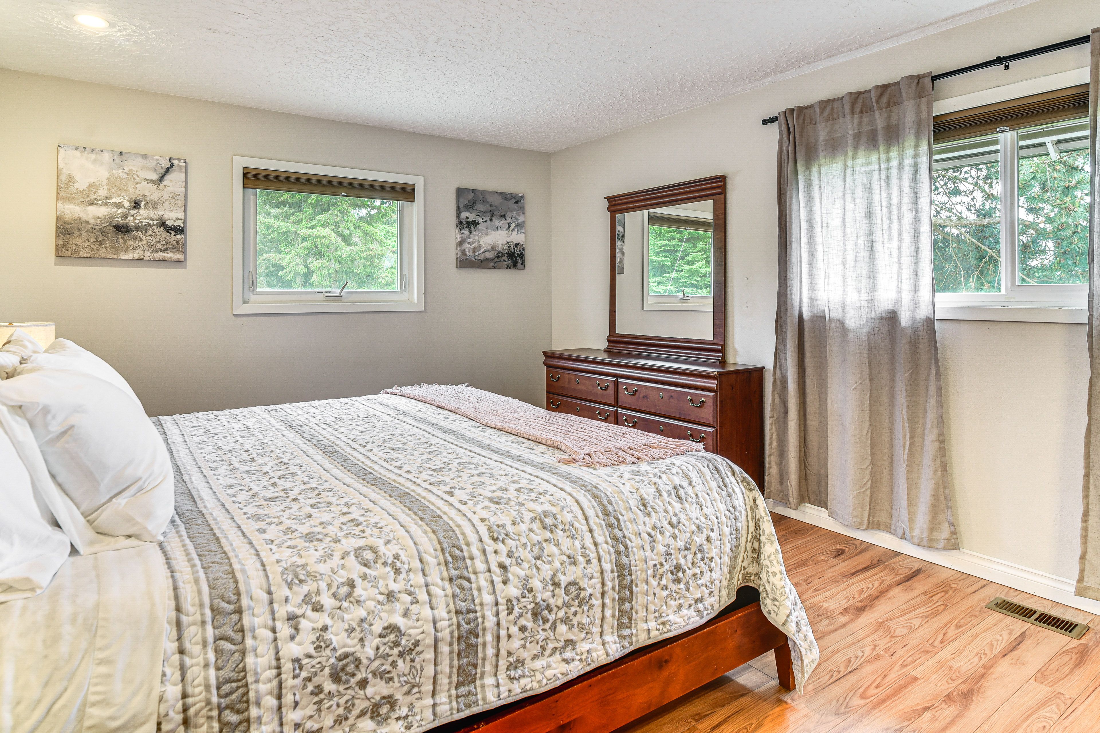 Bedroom 1 | King Bed