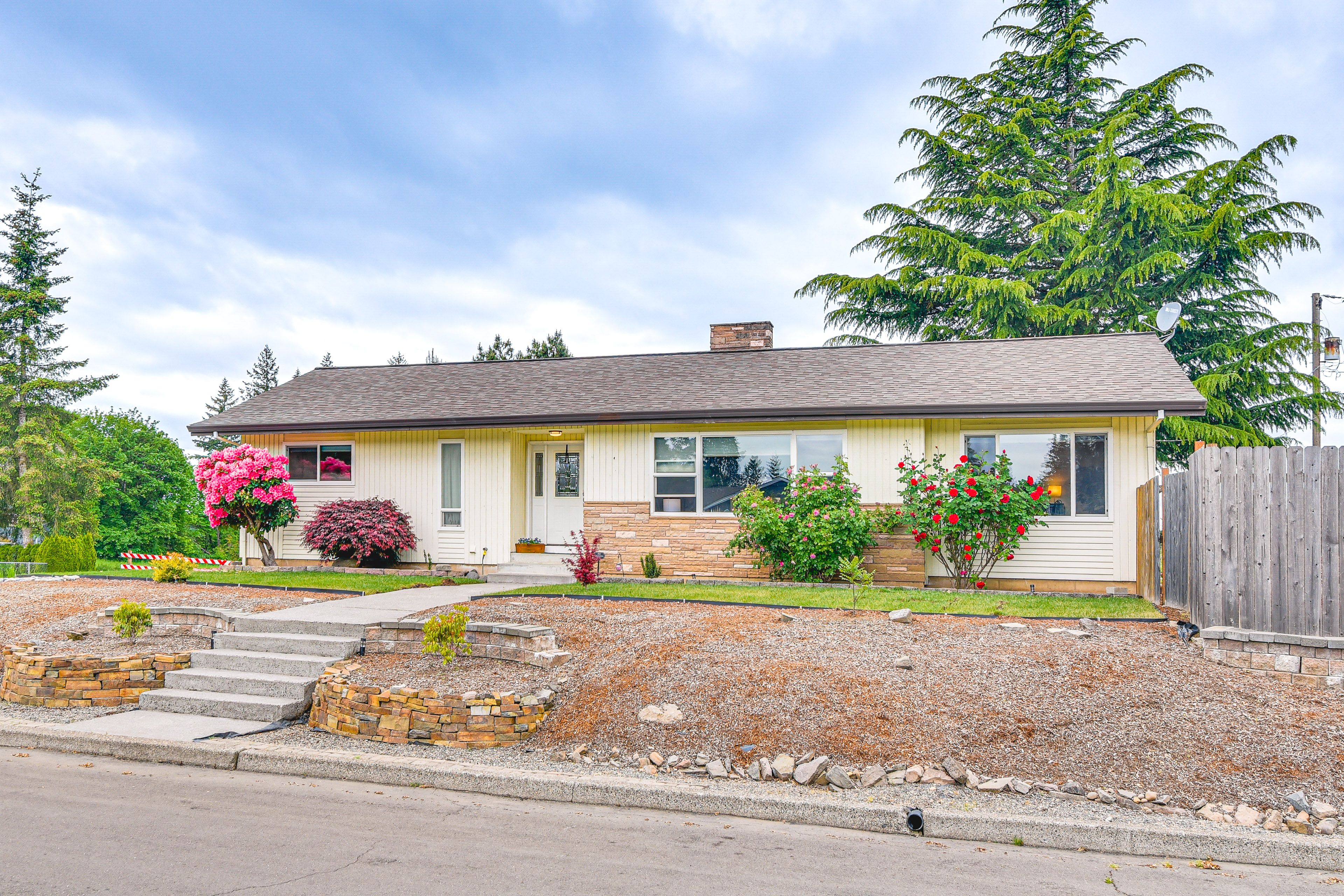 Exterior | Single-Story Home | Free Street Parking (Up to 3 Vehicles)